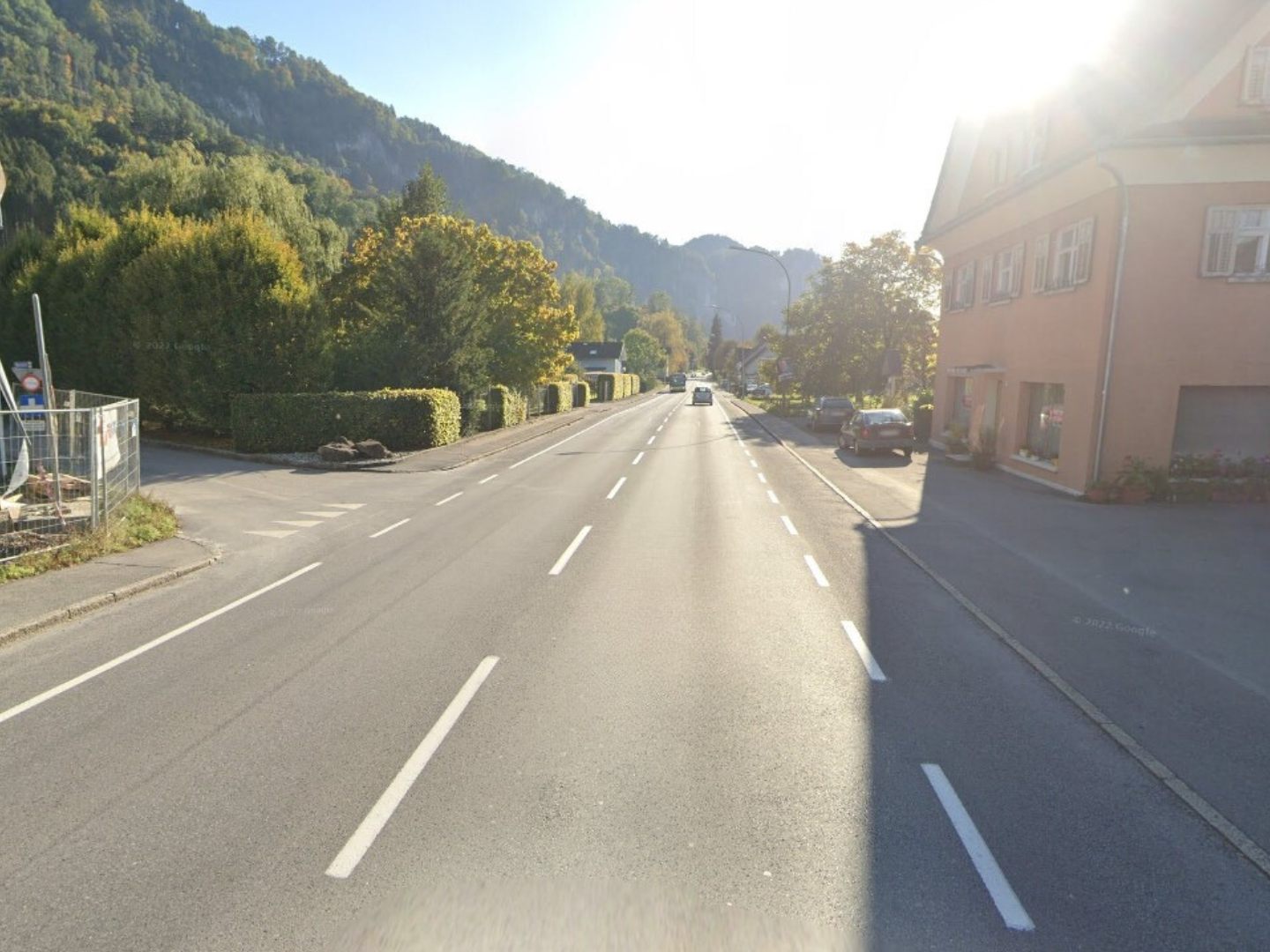 In Hohenems kam es zu einem Unfall - ein Pkw wurde von einer Zugmaschine gerammt. (Symbolbild) In Hohenems kam es zu einem Unfall - ein Pkw wurde von einer Zugmaschine gerammt. (Symbolbild)