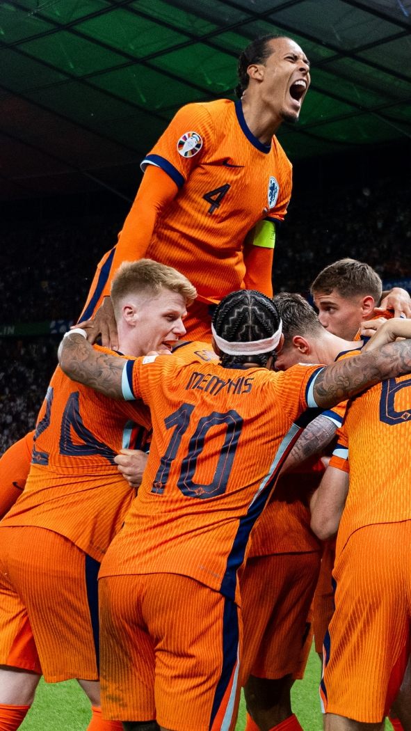 Nach dem 2:1 Sieg für die NIederlande gegen die Türkei kam es zu Ausschreitungen unter Fans.