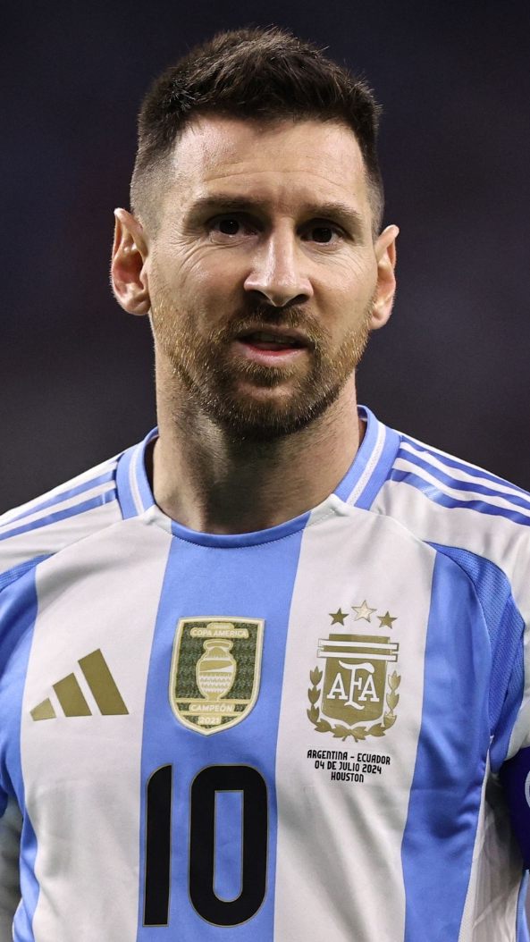 Unwahrscheinliche Begegnung: Messi (r.) badete Spaniens Fußballtalent Yamal (l.) als Säugling.