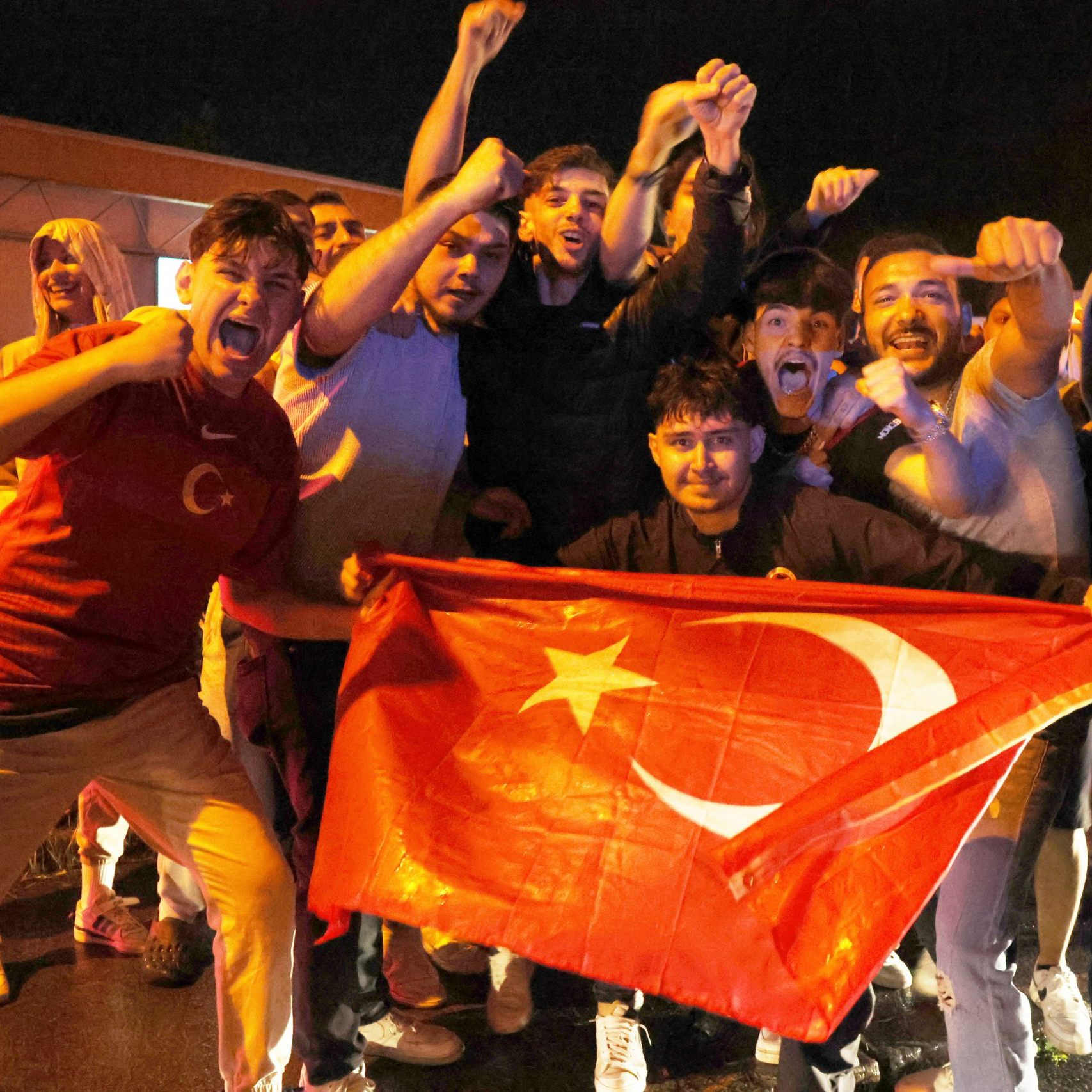 Die Freude bei den türkischen Fans ist groß.