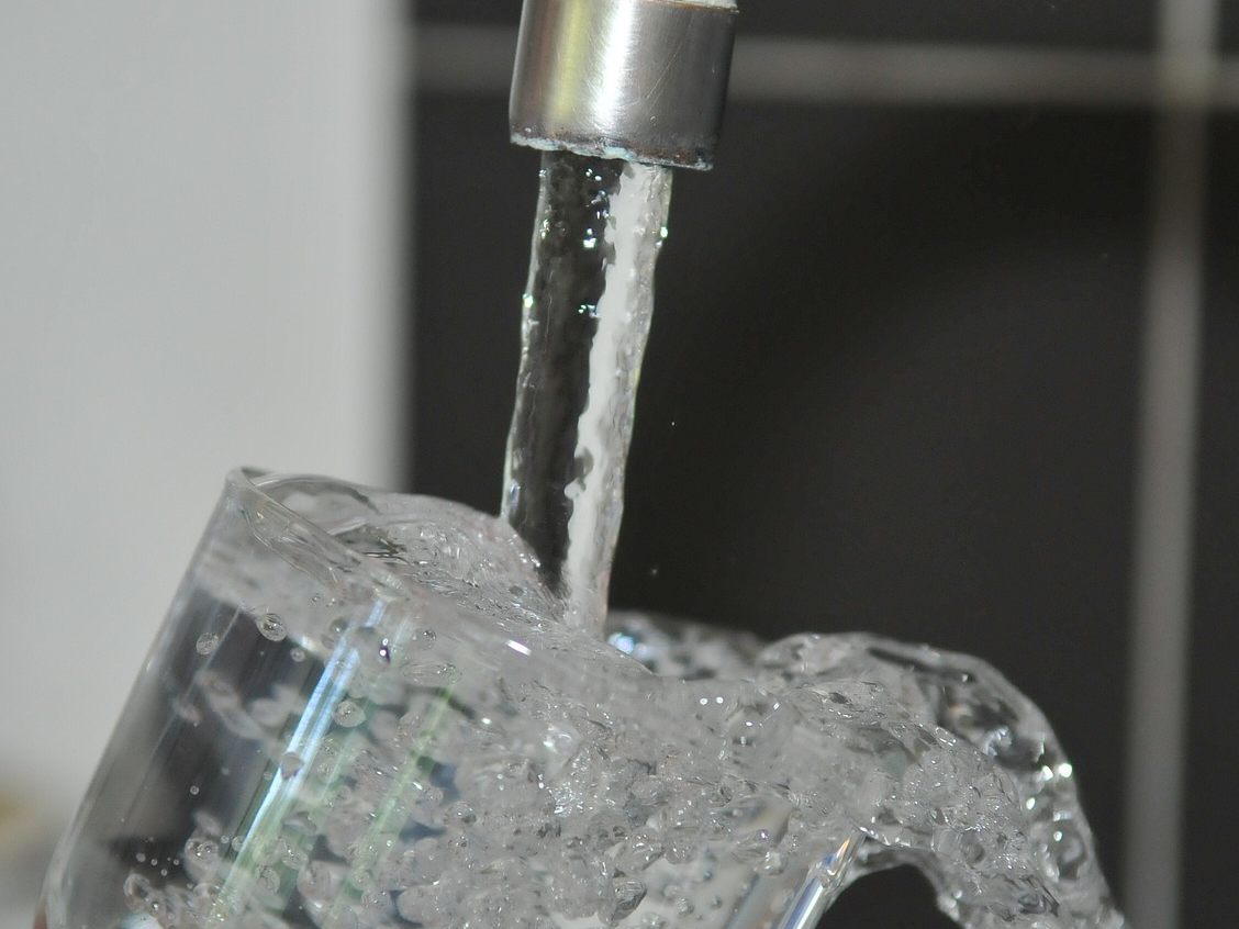 Die Chemikalie Trifluoracetat belastet österreichisches Trinkwasser. Die Chemikalie Trifluoracetat belastet österreichisches Trinkwasser.