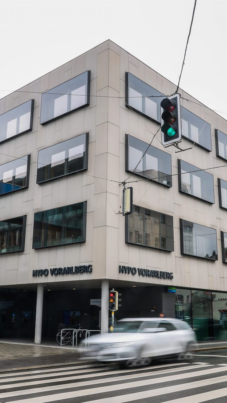 Die FMA hat gegen die Hypo Vorarlberg Bank AG wegen Verstößen gegen die Sorgfaltspflicht zur Verhinderung von Geldwäsche und Terrorismusfinanzierung eine Geldstrafe in Höhe von 791.000 Euro verhängt.