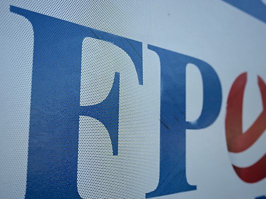 Die FPÖ führt in den Umfragen weiter. Die FPÖ führt in den Umfragen weiter.