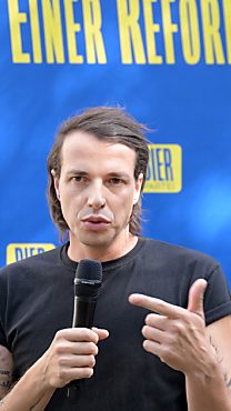 Die Bierpartei will Maßnahmen gegen die Zweiklassenmedizin.