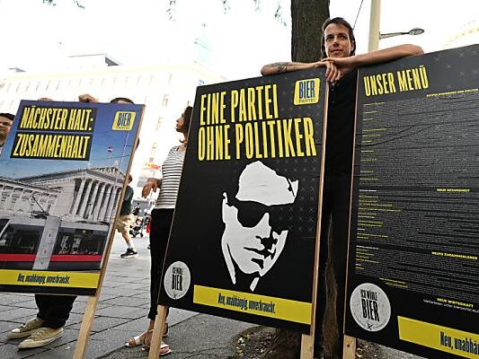 Wlaznys Partei stellte ihre Plakate vor.