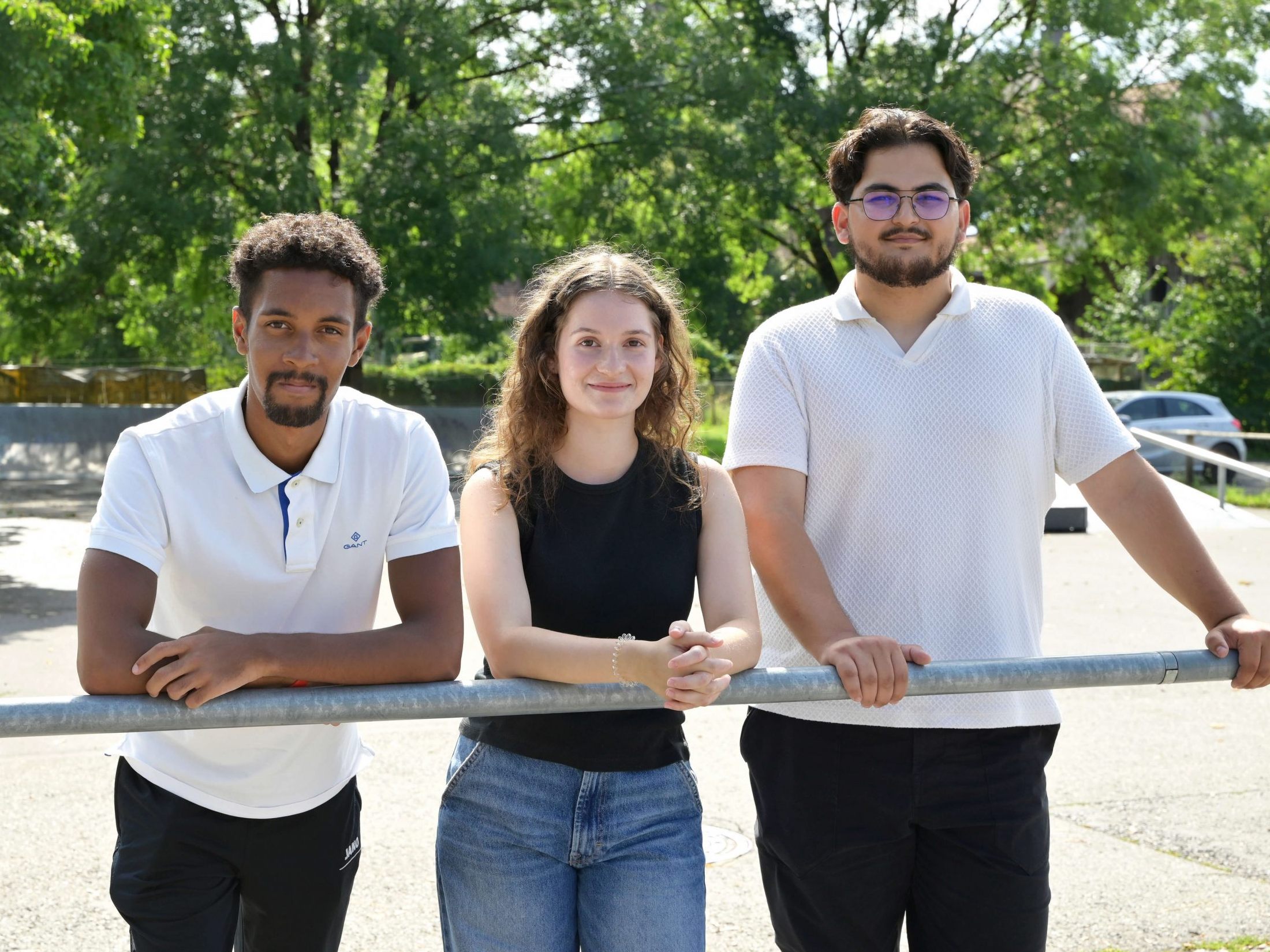 Yusuf Celik, Jana Hofacker und Nesta Ezeh sind diesen Sommer für die Spielplatzbetreuung in Rankweil zuständig. Yusuf Celik, Jana Hofacker und Nesta Ezeh sind diesen Sommer für die Spielplatzbetreuung in Rankweil zuständig.