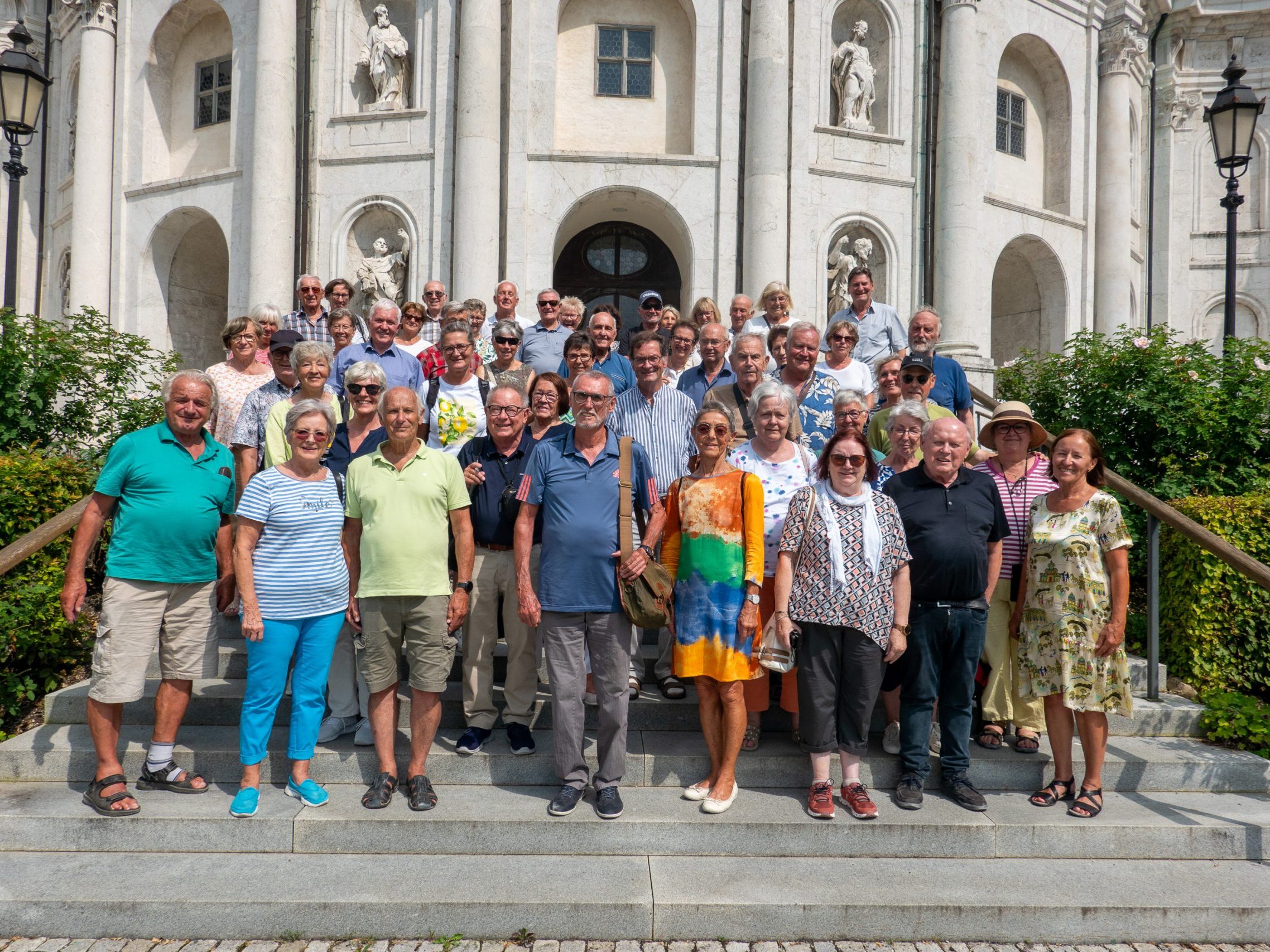 Gruppenbild vor der Basilika Ettal. Gruppenbild vor der Basilika Ettal.