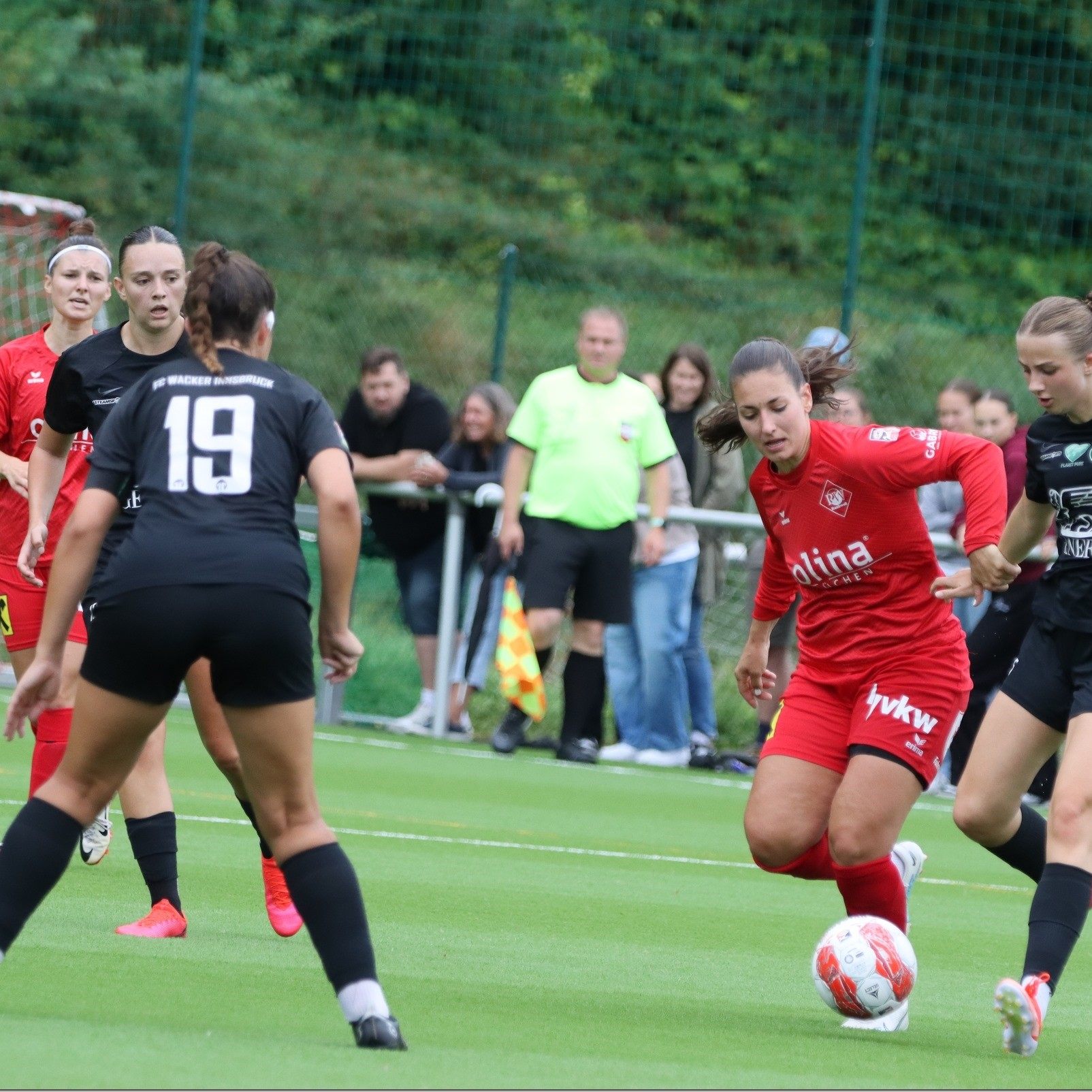 Michaela Flatz und Co. verlieren gegen Innsbruck mit drei Toren Differenz.