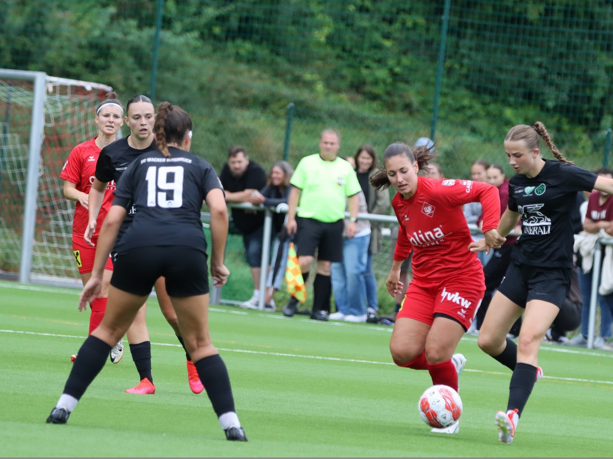 Michaela Flatz und Co. verlieren gegen Innsbruck mit drei Toren Differenz.