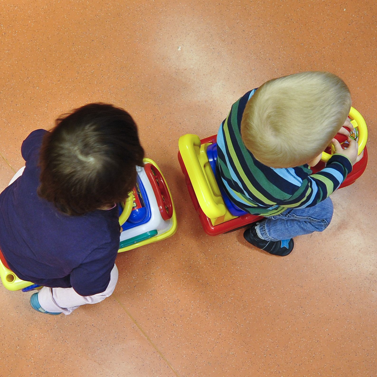 Jene Kindergarten-Plätze, die mit Vollzeitjobs der Eltern vereinbar sind, sind im vergangenen Jahr mehr geworden.