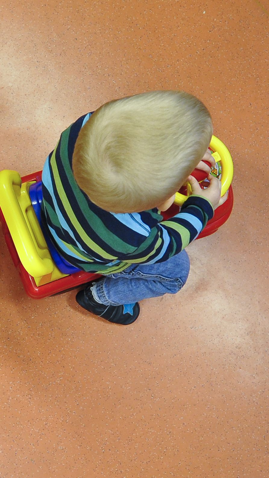 Jene Kindergarten-Plätze, die mit Vollzeitjobs der Eltern vereinbar sind, sind im vergangenen Jahr mehr geworden.