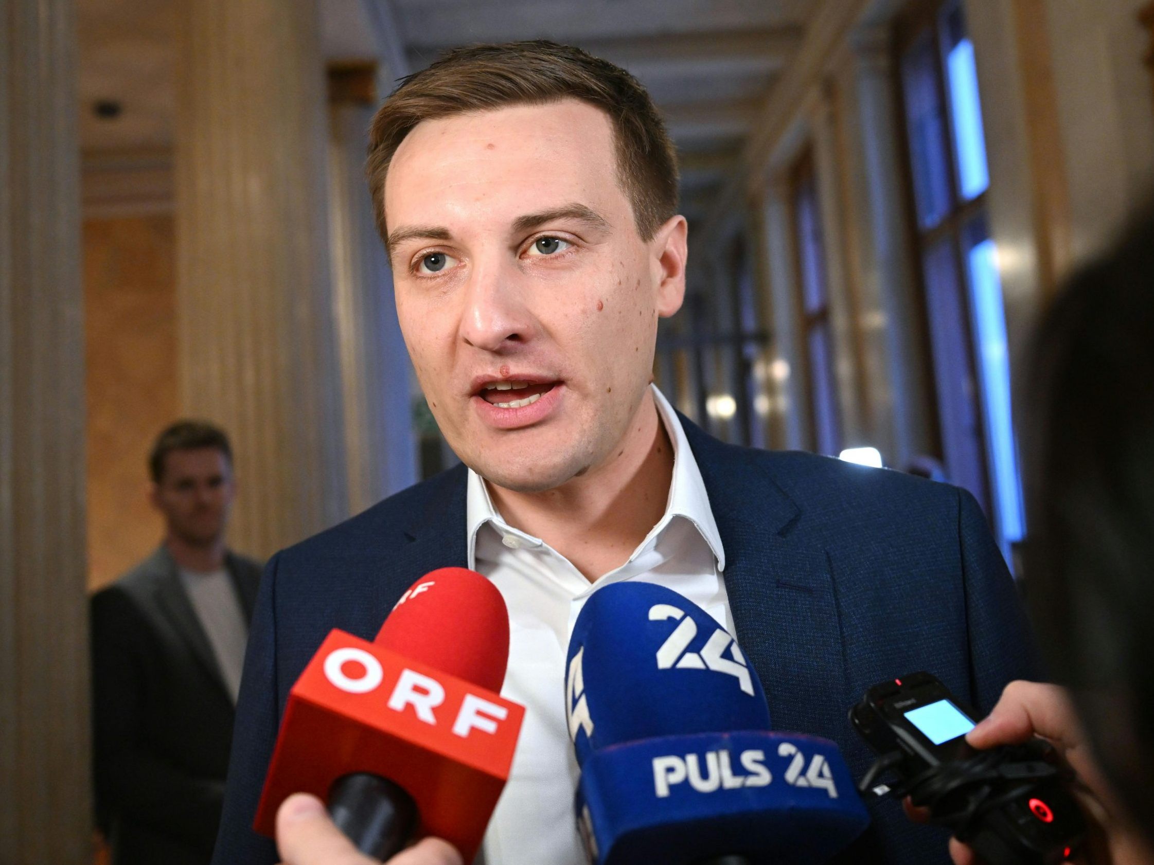 Hergovich hält die Kritik von bures für legitim. Hergovich hält die Kritik von bures für legitim.