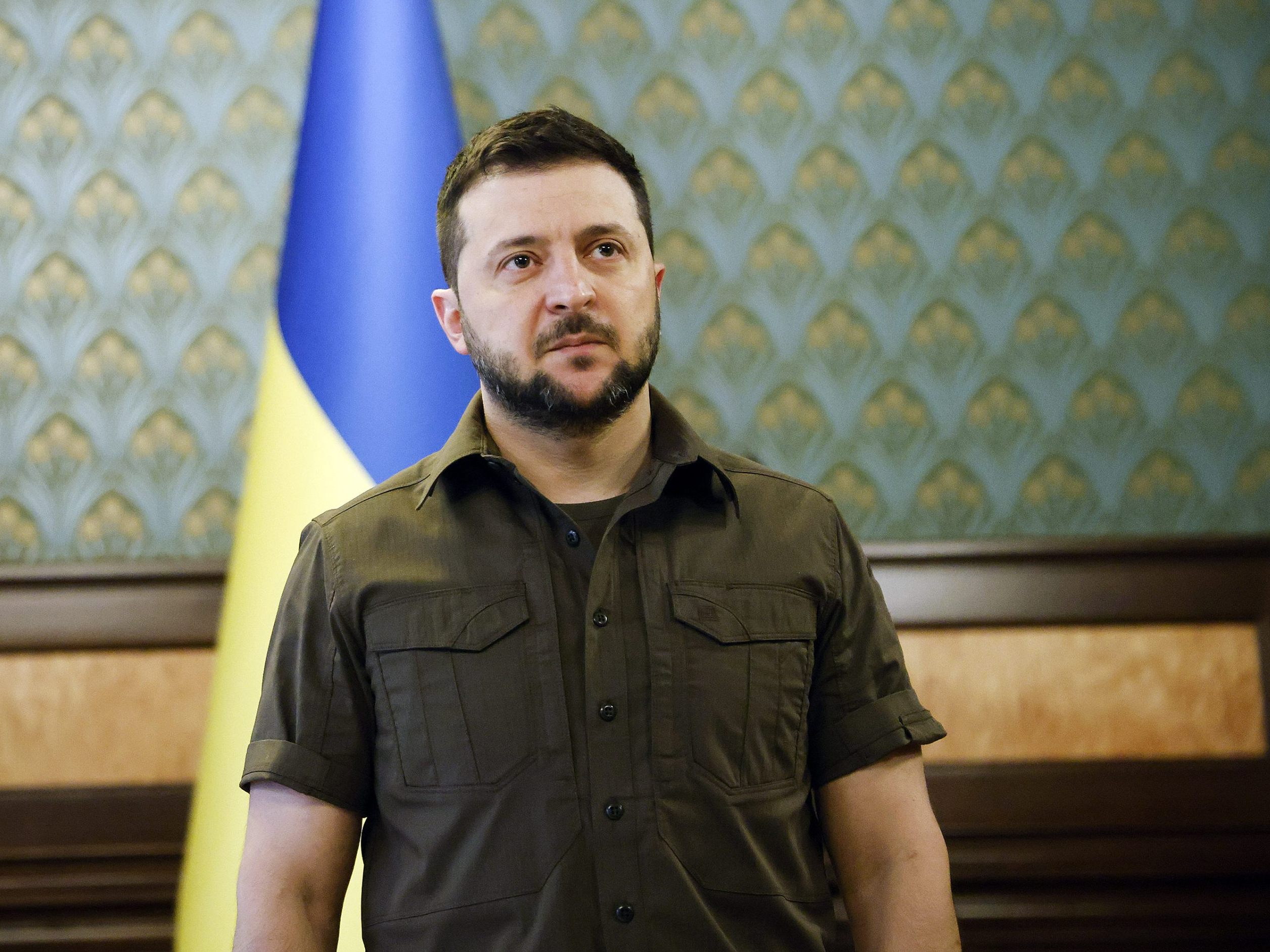 Russland habe den Krieg über die Ukraine gebracht, nun solle es "spüren, was es getan hat", sagte der Staatschef am Donnerstagabend in seiner täglichen Ansprache.