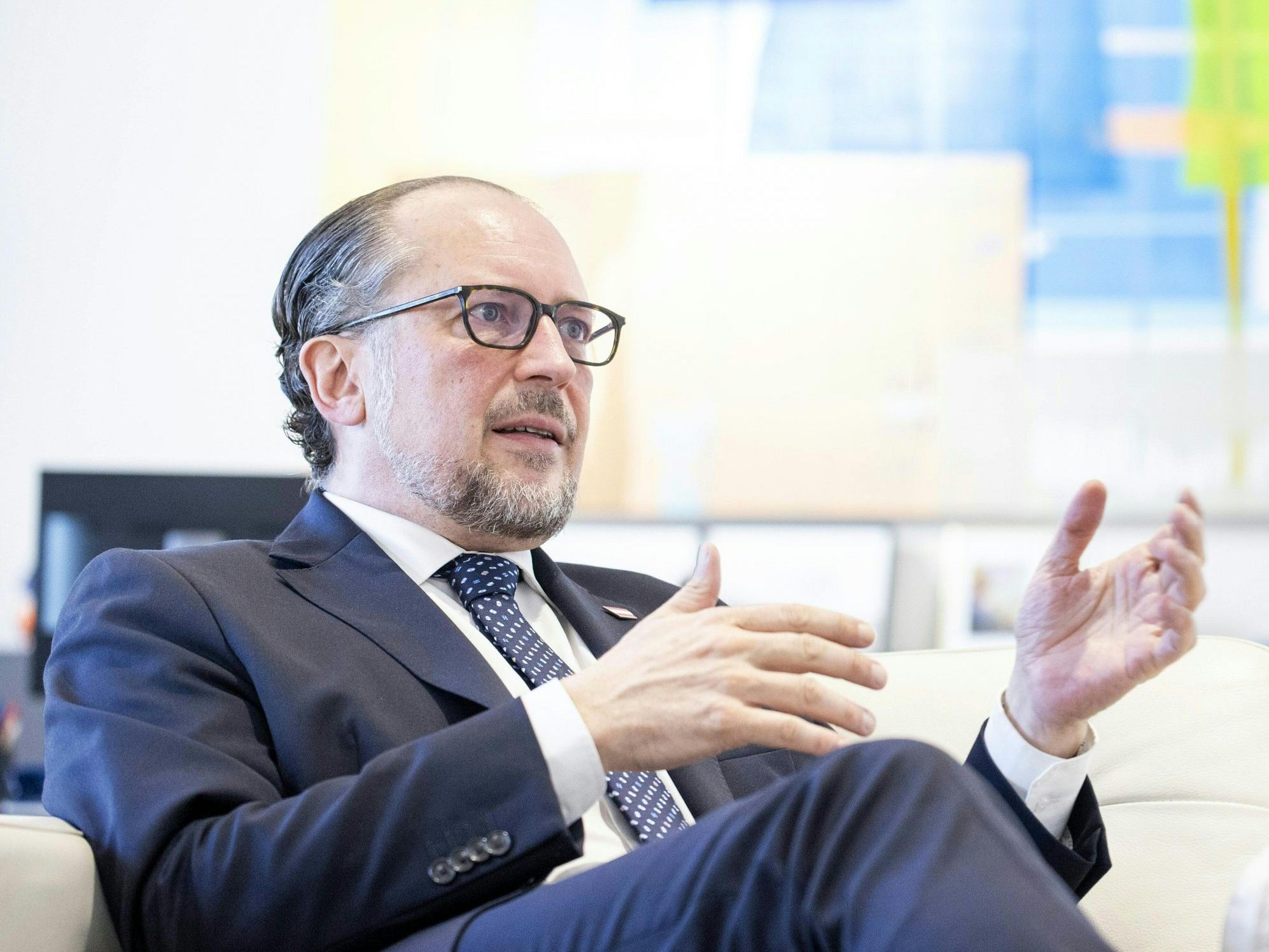 Außenminister Schallenberg liegt wegen einer Lungenentzündung im Spital.