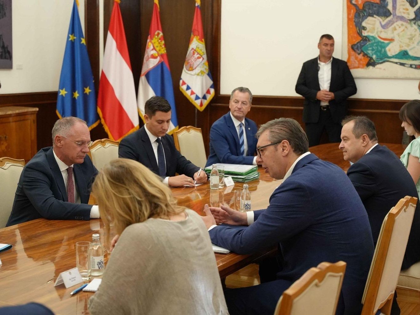 Karner, Vucic und Dacic bei Treffen in Serbien.
