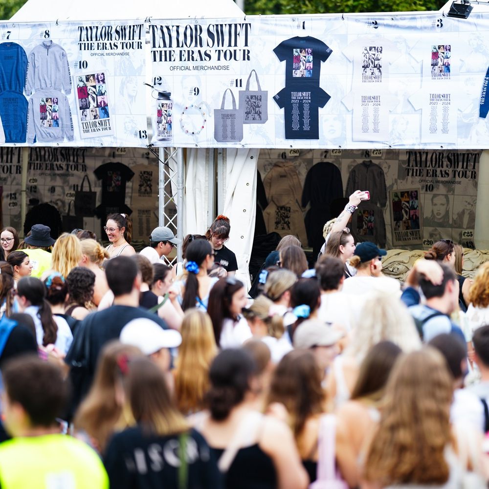 Vor dem Wiener Ernst-Happel-Stadion war bereits am Tag vor dem ersten Konzert von Taylor Swift was los.