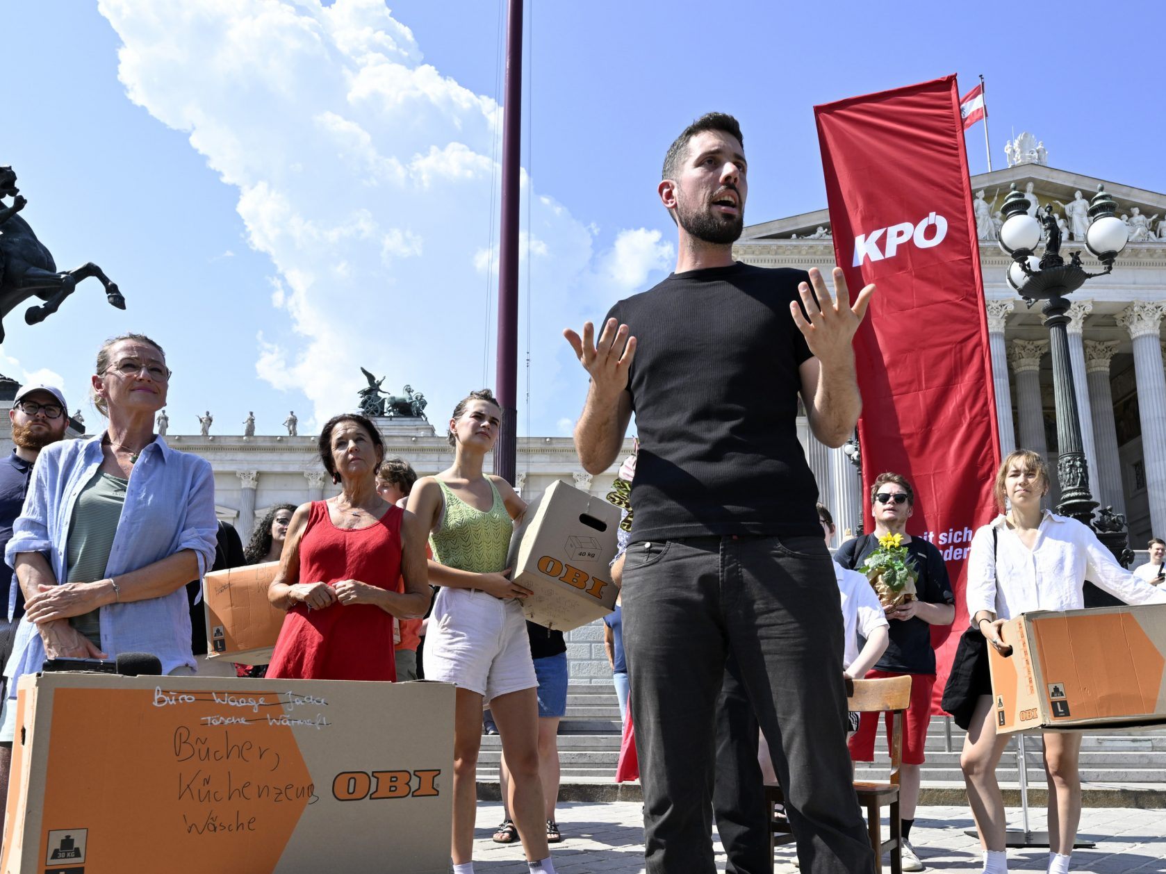 KPÖ-Spitzenkandidat Tobias Schweiger beim Wahlkampfauftakt der KPÖ.