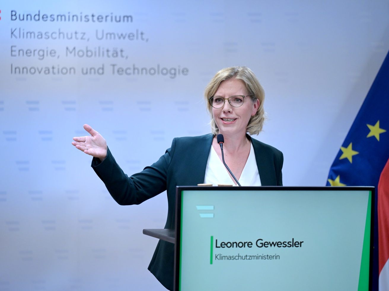 Treibhausgas-Emissionen waren 2023 laut Prognose geringer. Im Bild: Ministerin Gewessler.