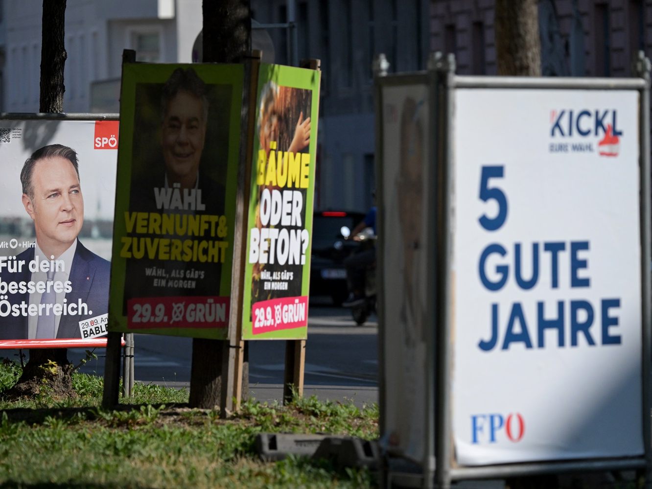 In Wien sind derzeit zahlreiche Wahlplakate zu sehen.