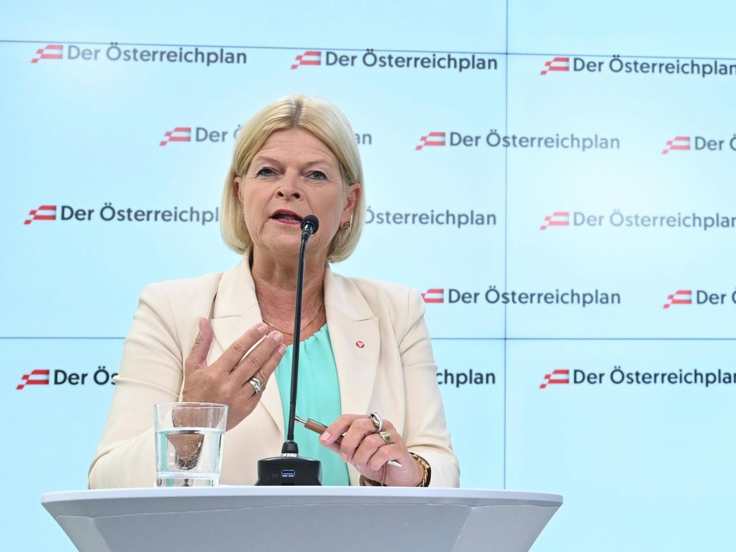 Tanner will das Militärbefugnisgesetz adaptieren. Tanner will das Militärbefugnisgesetz adaptieren.