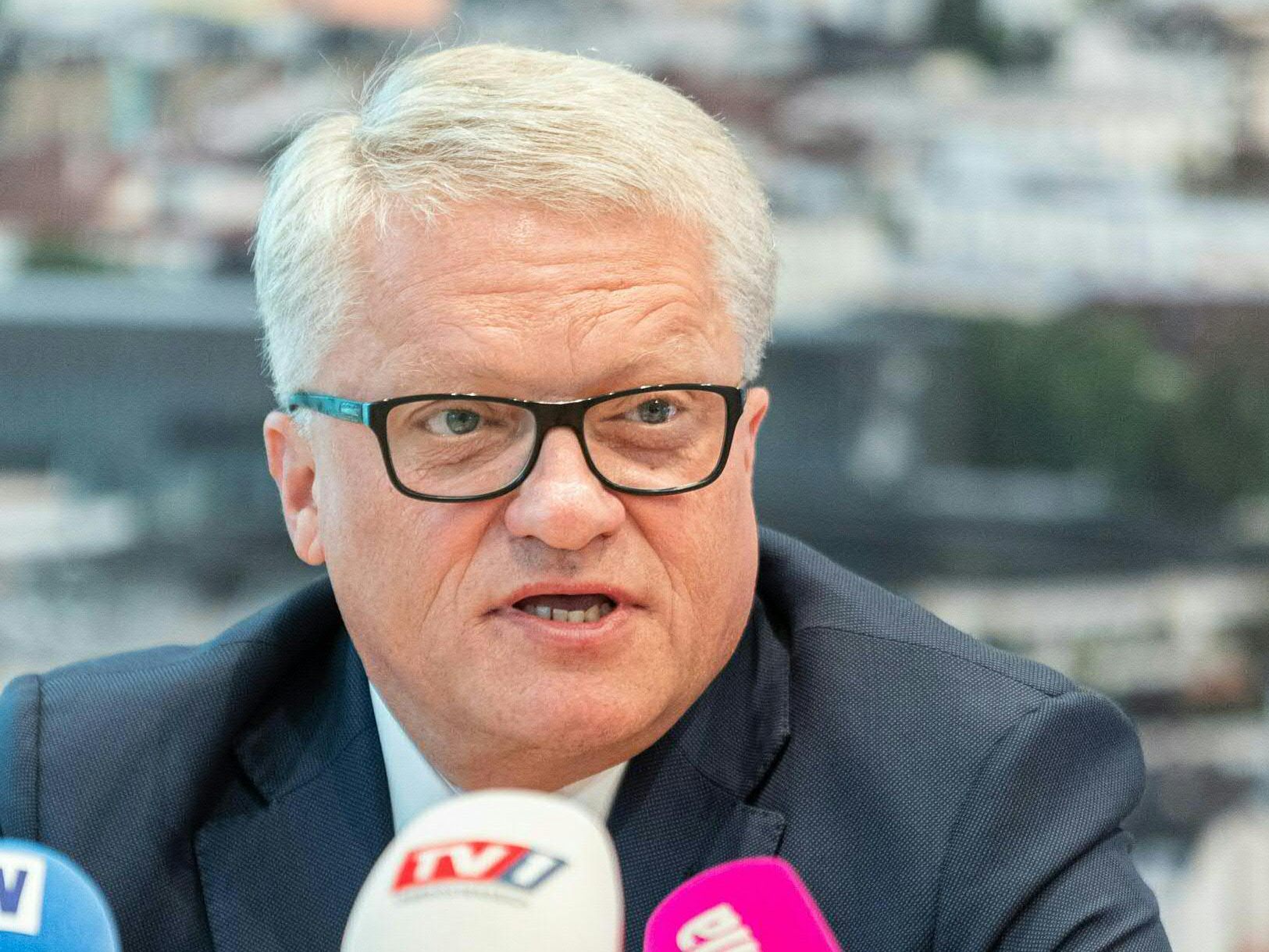 Die Kritik an Luger nimmt zu.