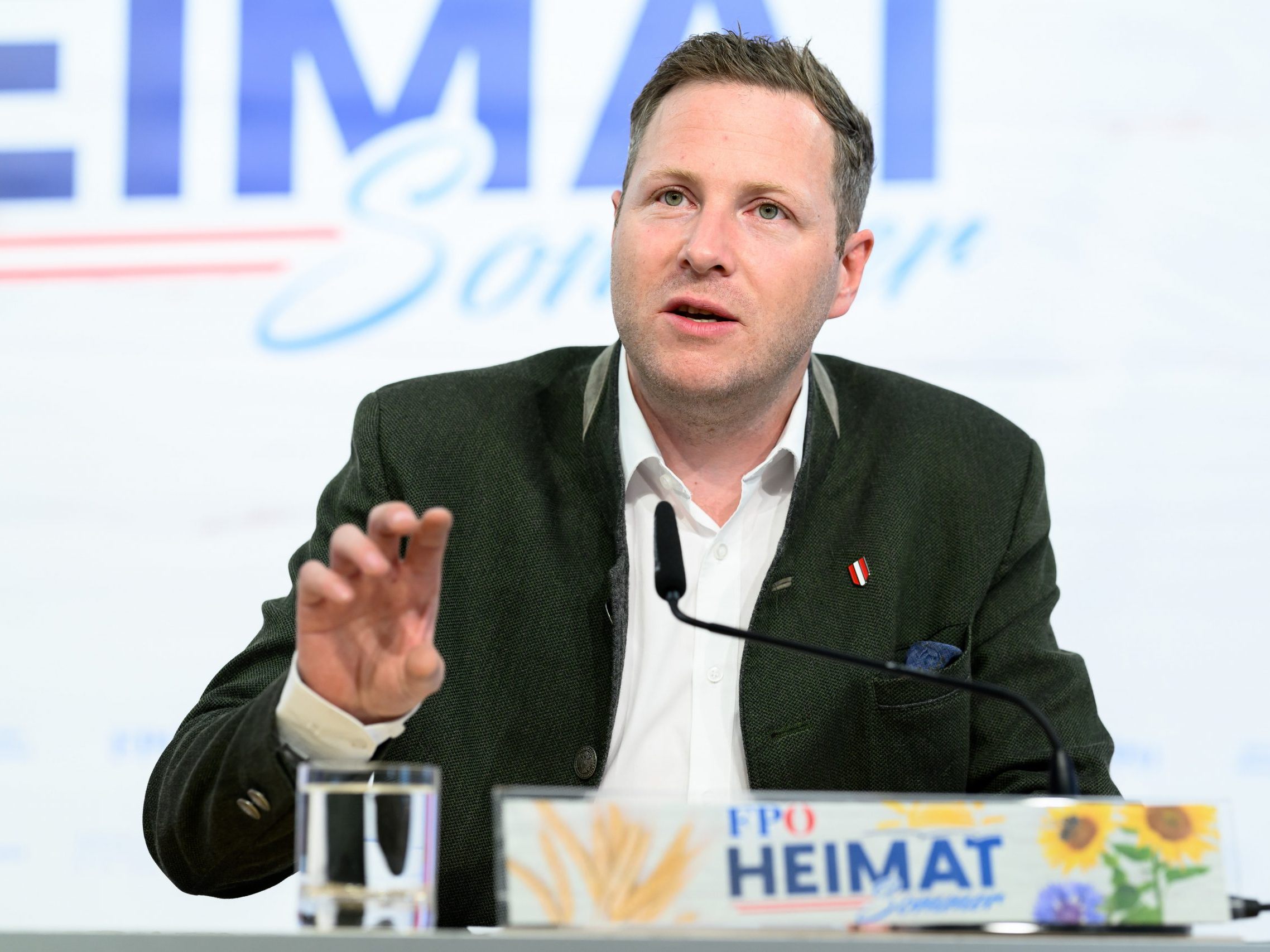 Ortsgruppen organisieren "Heimatsommer" - Offizieller Wahlkampfauftakt Anfang September Ortsgruppen organisieren "Heimatsommer" - Offizieller Wahlkampfauftakt Anfang September