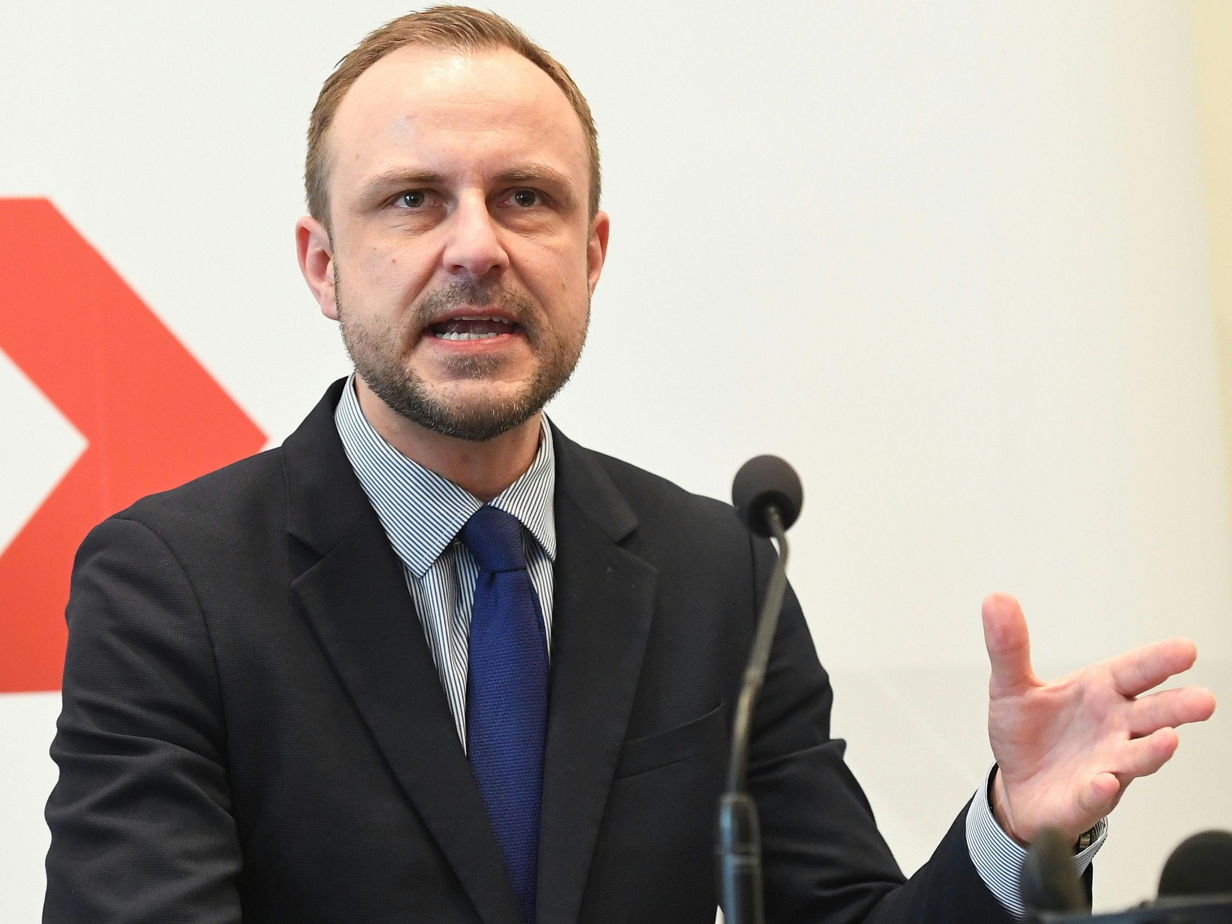 Man müsse anerkennen, dass der Jihadismus wieder die größte terroristische Bedrohung sei, sagte Neumann.