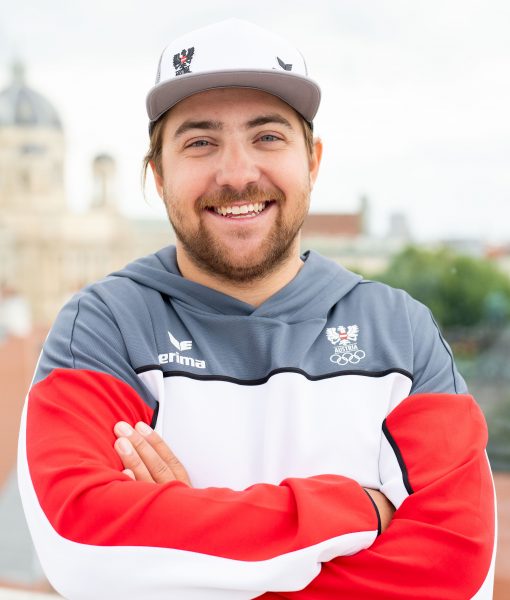 ABD0082_20240507 – WIEN – STERREICH: Valentin Bontus (Kitesurfen) am Dienstag, 07. Mai 2024, im Rahmen einer Einkleidungsprsentation in Wien vom OC und PC fr die Sommerspiele in Paris. – FOTO: APA/GEORG HOCHMUTH