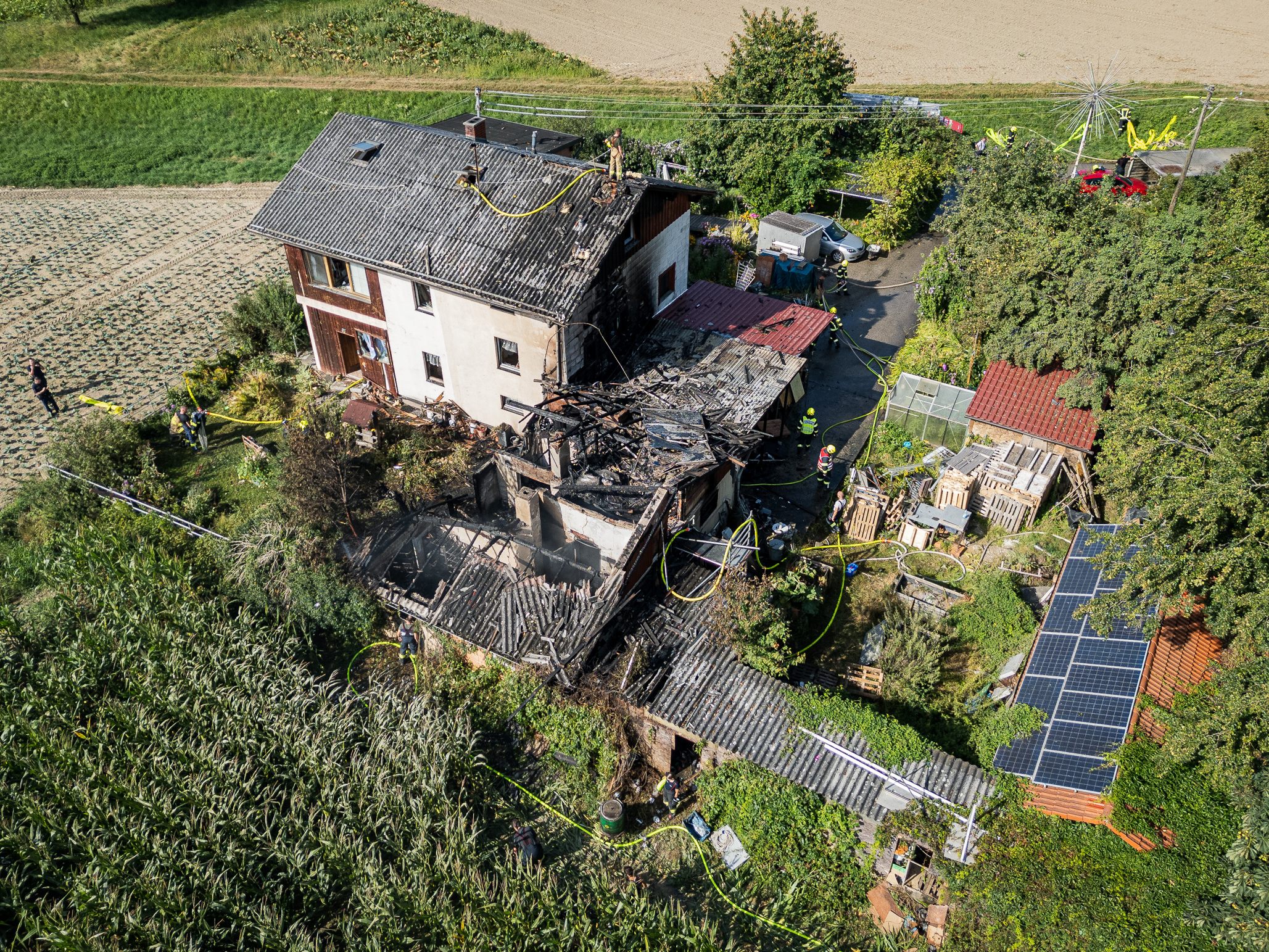 Fünf Personen wurden verletzt. Fünf Personen wurden verletzt.