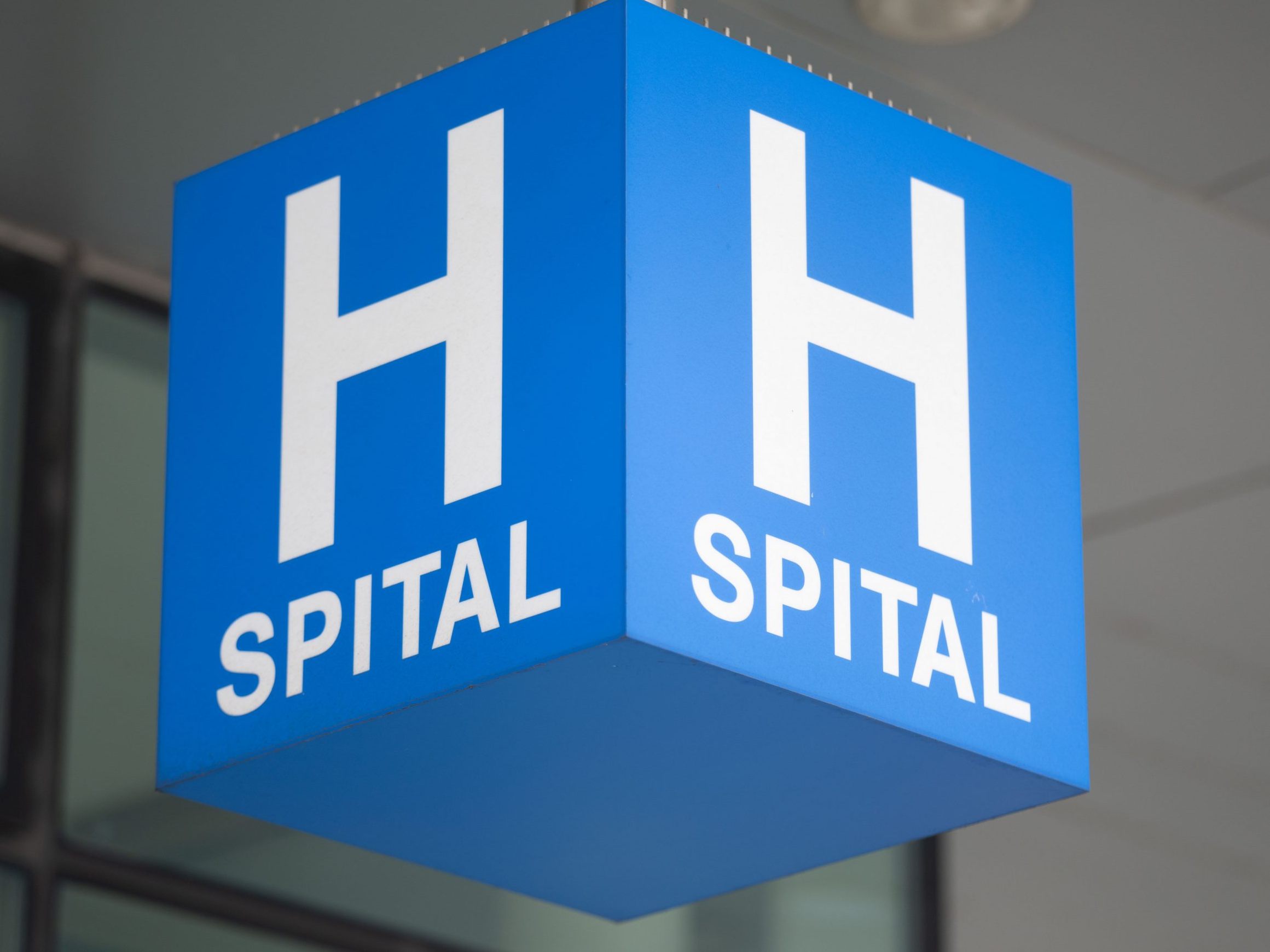 Das Kind wurde ins Krankenhaus geflogen.
