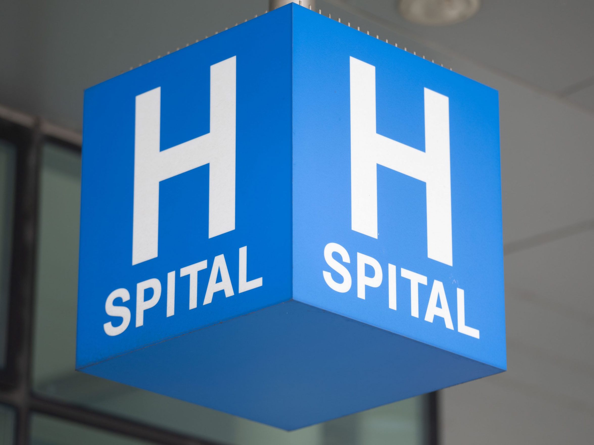 Einsatzkräfte der Rettung reanimierten den Siebenjährigen noch während seiner Einlieferung ins LKH Graz.