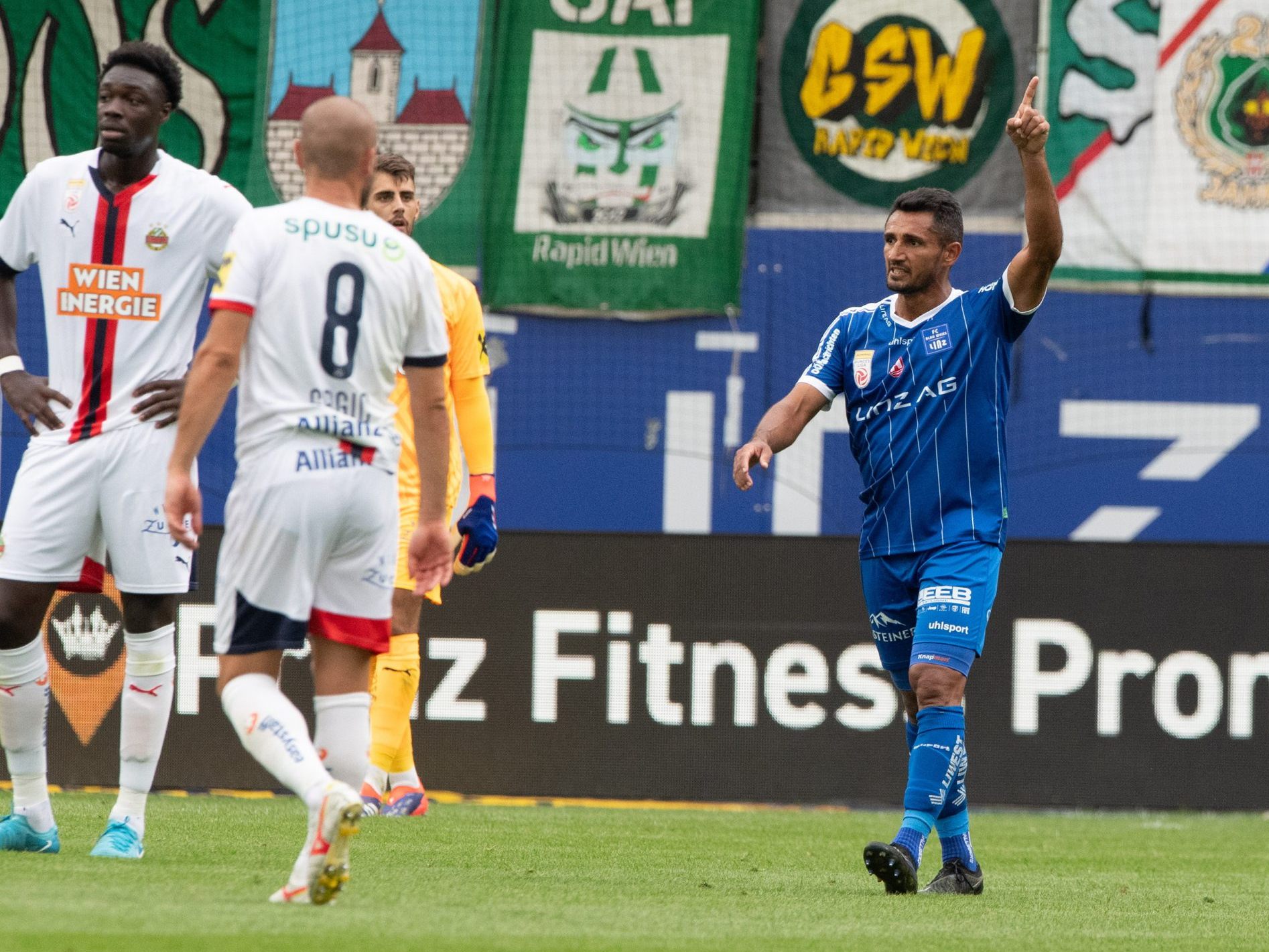 Blau Weiß Linz jubelte am Sonntag gegen Rapid Wien. Blau Weiß Linz jubelte am Sonntag gegen Rapid Wien.