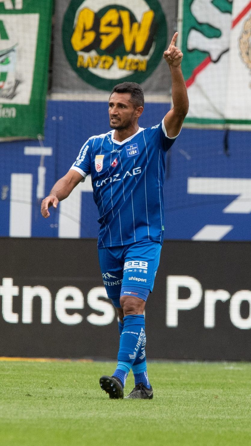 Blau Weiß Linz jubelte am Sonntag gegen Rapid Wien.