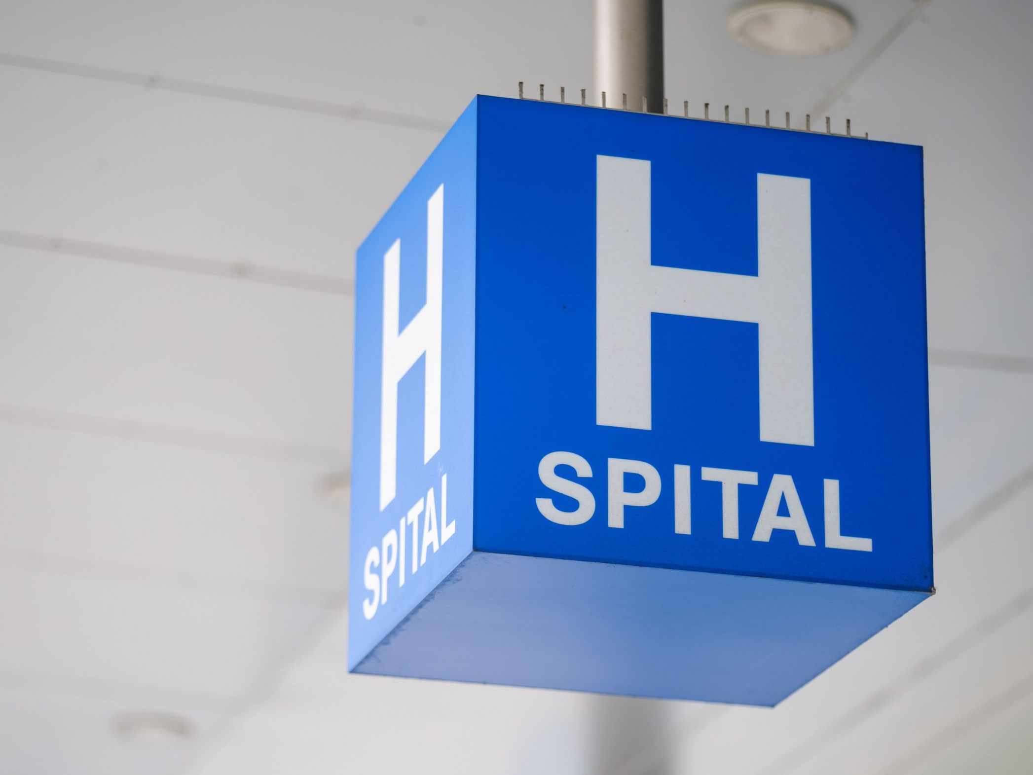 Der Mann wurde ins Krankenhaus gebracht.