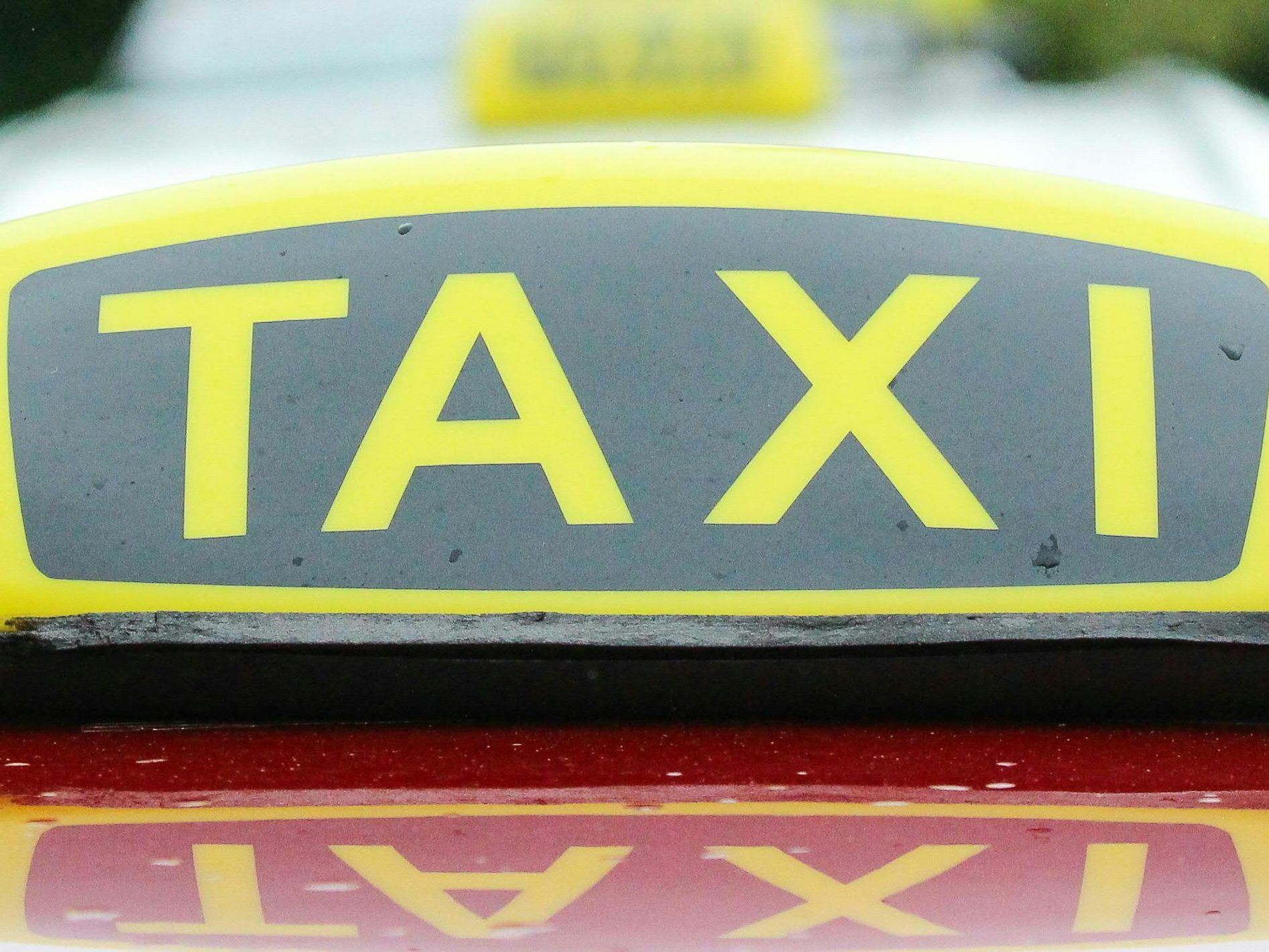 Unfall in Hard: Ein Fußgänger wurde von einem Taxi angefahren. Unfall in Hard: Ein Fußgänger wurde von einem Taxi angefahren.