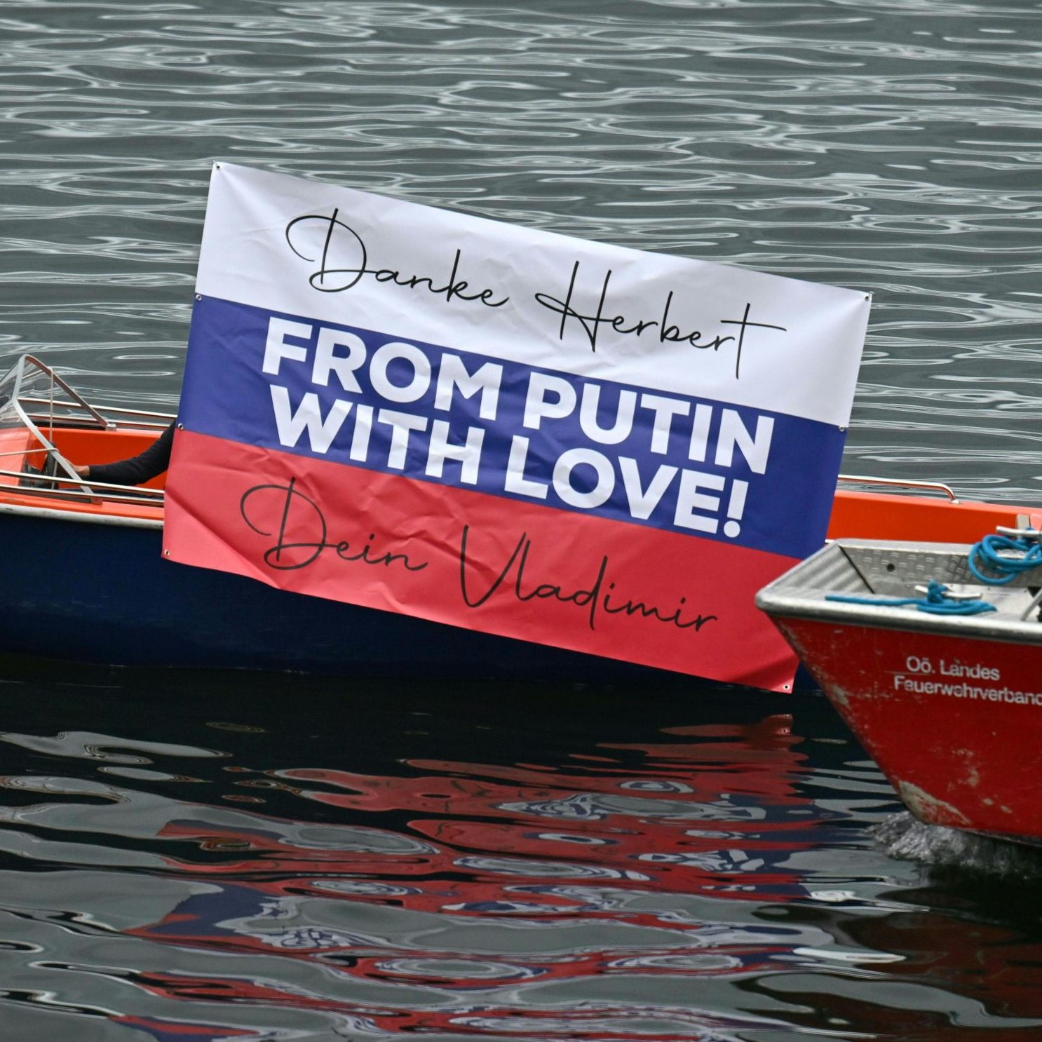 Störaktion beim Sommergespräch mit Kickl.