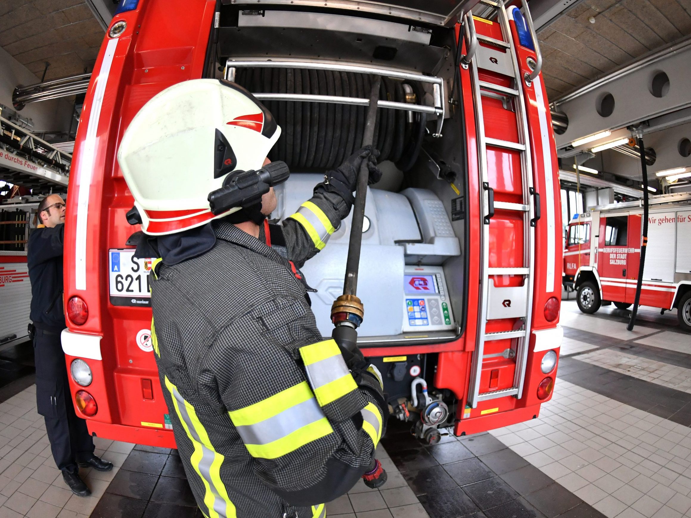 Ein Auto geriet im Katschbergtunnel in Brand.