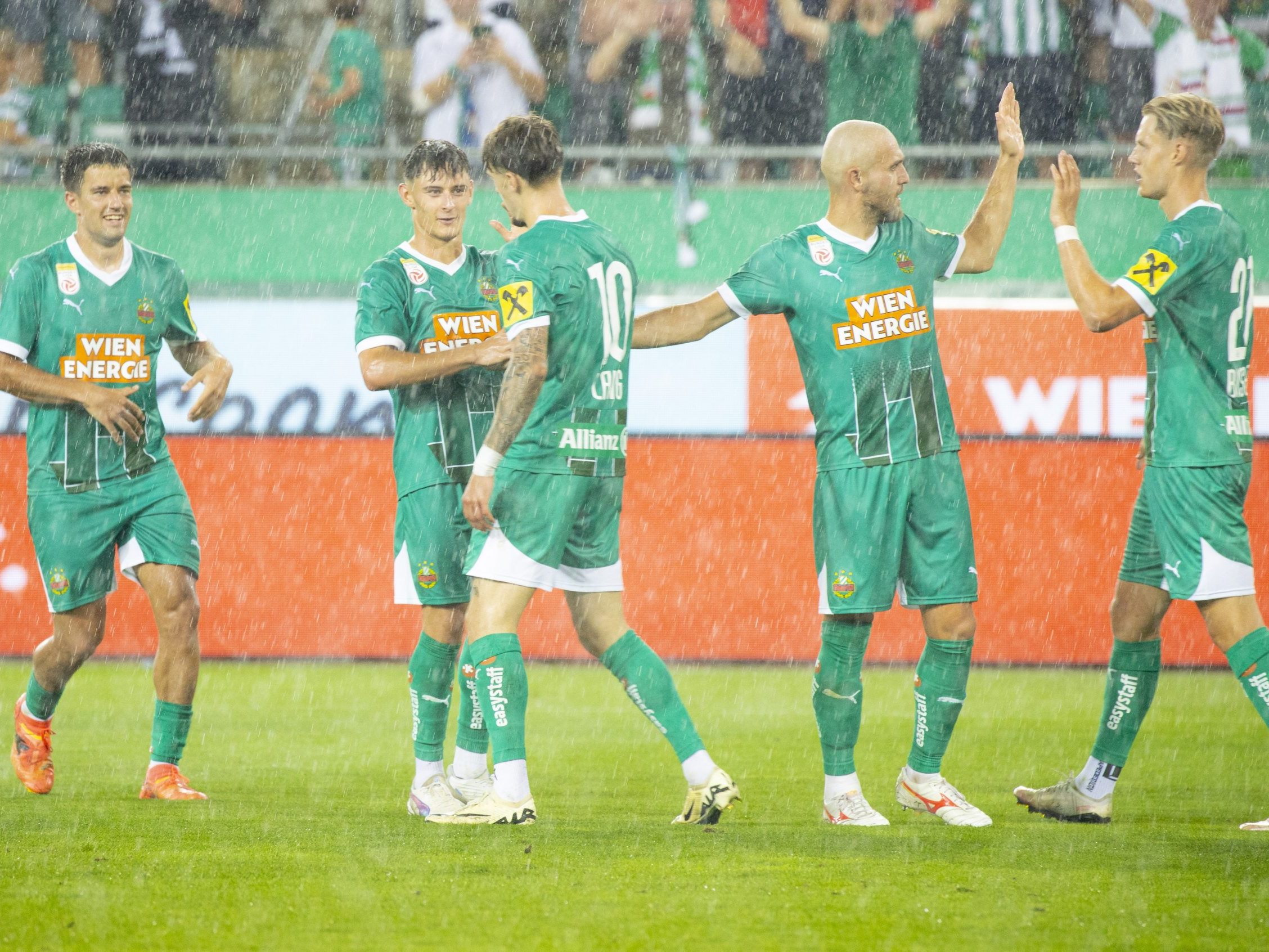 Rapid Wien schaffte es in die dritte EL-Qualifikationsrunde. Rapid Wien schaffte es in die dritte EL-Qualifikationsrunde.