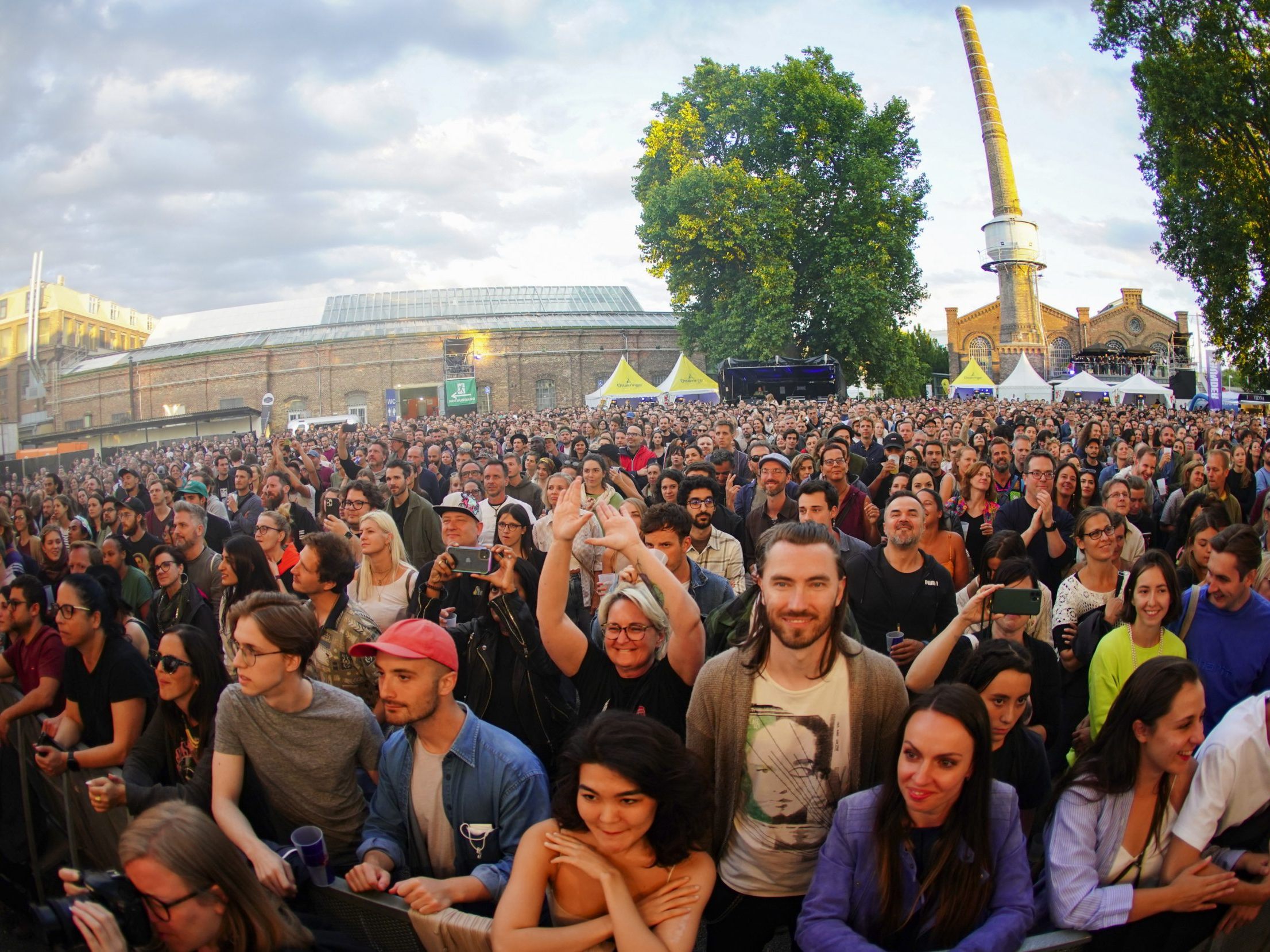 Hintergrund für die vom Veranstalter befürchtete frühere Sperrstunde sind Lärmbeschwerden.