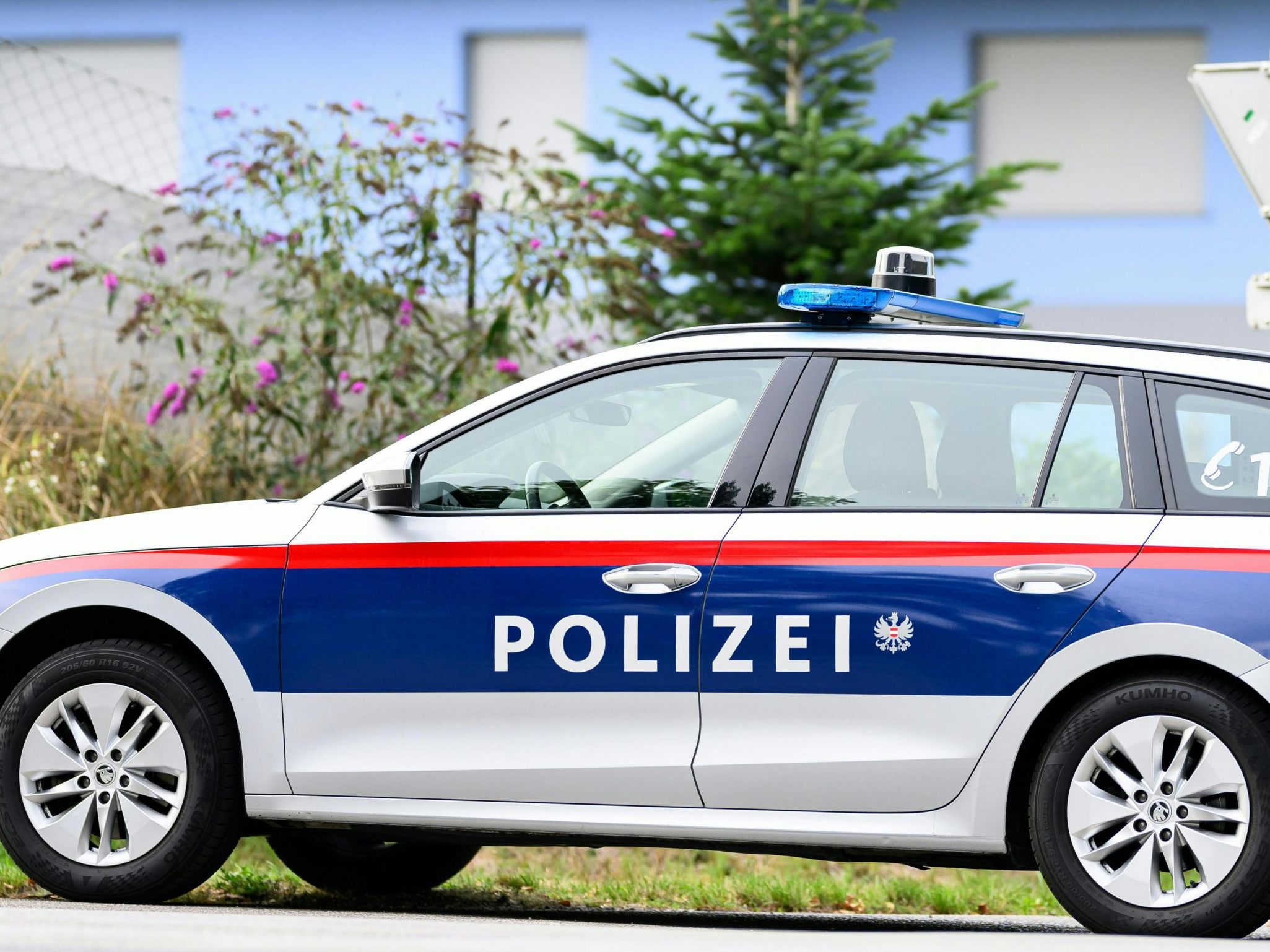 Die Mädchen im Alter von fünf und acht Jahren starben laut dem vorläufigen Obduktionsergebnis durch Ersticken. Die Mädchen im Alter von fünf und acht Jahren starben laut dem vorläufigen Obduktionsergebnis durch Ersticken.