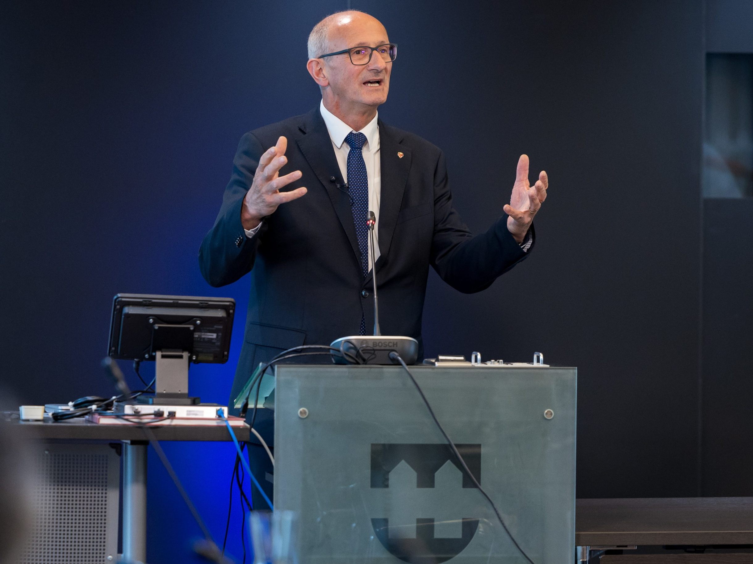 Der Tiroler Landeshauptmann und ÖVP-Obmann Anton Mattle will noch in diesem Herbst einen sogenannten Asylkodex einführen.