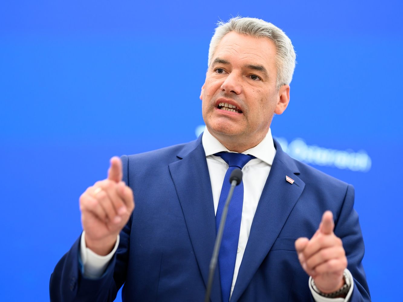 Steckbrief von Karl Nehammer: Der ÖVP-Spitzenkandidat für die Nationalratswahl gibt "Staatskunst" von Henry Kissinger als Lieblingsbuch an. Steckbrief von Karl Nehammer: Der ÖVP-Spitzenkandidat für die Nationalratswahl gibt "Staatskunst" von Henry Kissinger als Lieblingsbuch an.