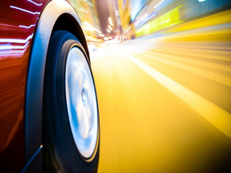 Trotz Kind im Auto lieferte sich der rasende Alkolenker eine Verfolgungsjagd mit der Polizei. Trotz Kind im Auto lieferte sich der rasende Alkolenker eine Verfolgungsjagd mit der Polizei.