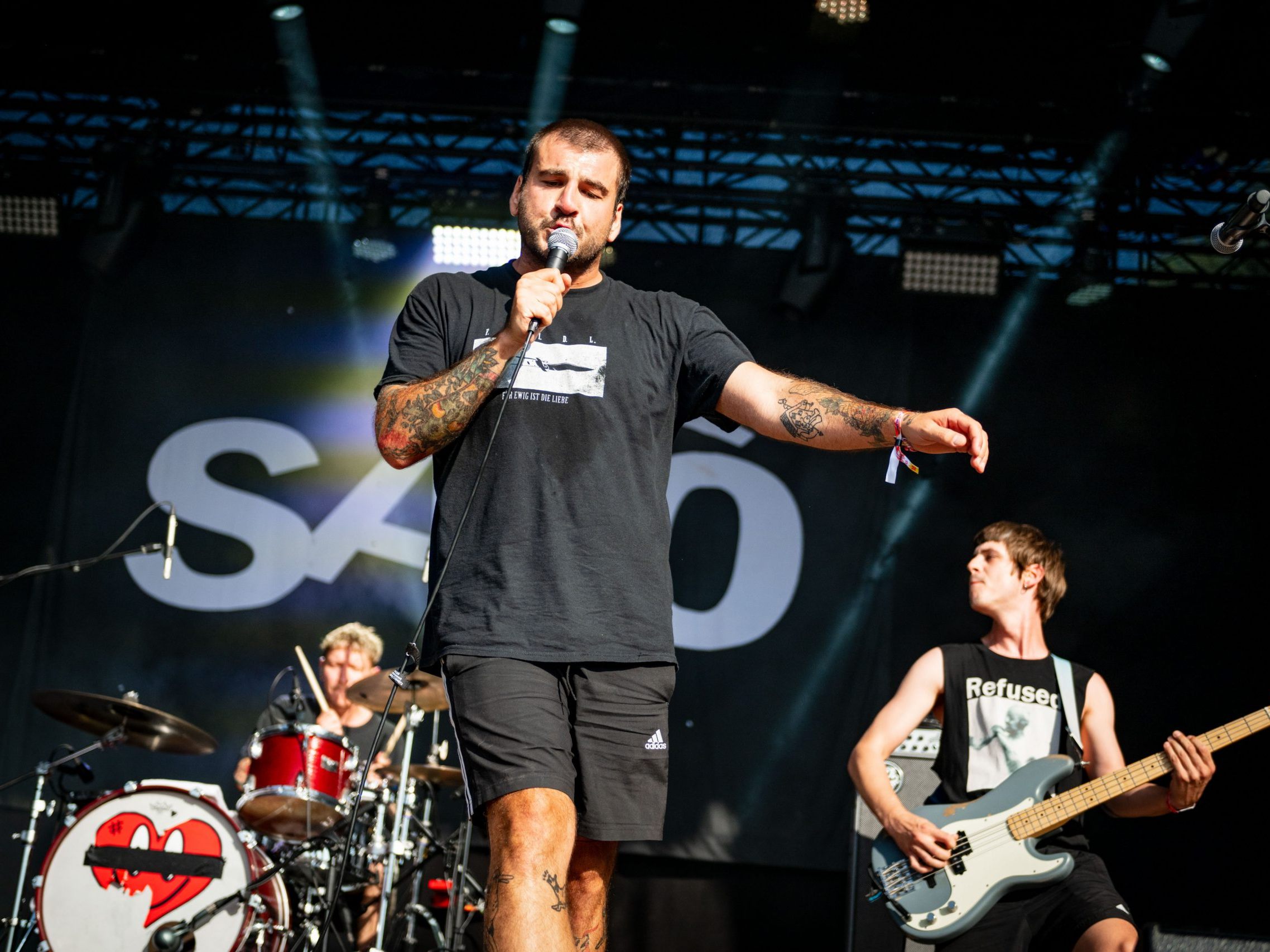 Wer Saló auf dem Szene Openair verpasst hat, sollte sich die Chance am 14. Dezember nicht entgehen lassen. Wer Saló auf dem Szene Openair verpasst hat, sollte sich die Chance am 14. Dezember nicht entgehen lassen.