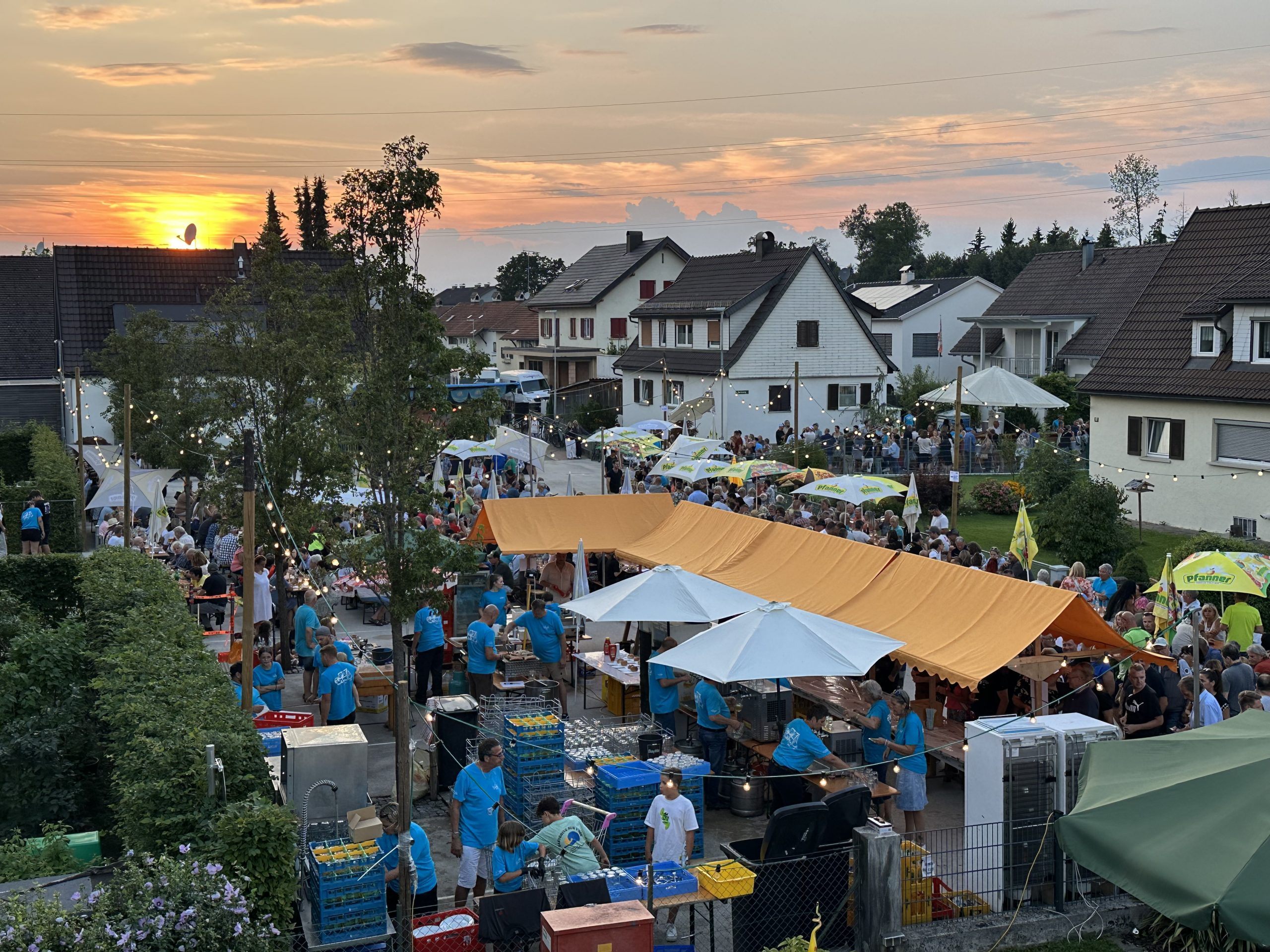 Traumhafter Sonnenuntergang beim Siedlerfest. Traumhafter Sonnenuntergang beim Siedlerfest.