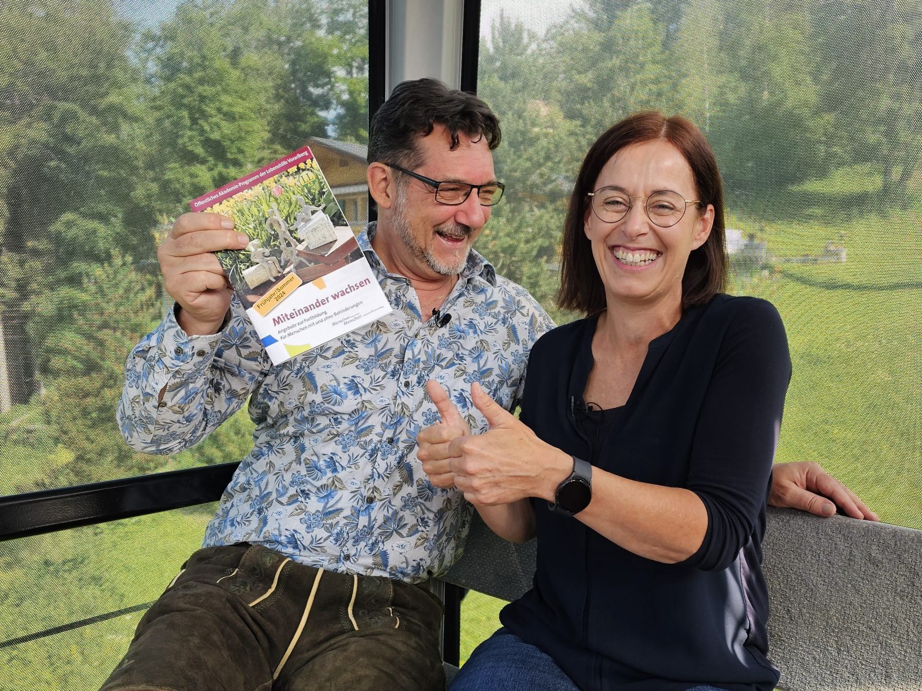 Lebenshilfe-Akademie-Leiterin Gelinde Lampert (r.) ist zu Gast in der Muttersberger Fernsehgondel bei Andreas Seeburger (l.). Lebenshilfe-Akademie-Leiterin Gelinde Lampert (r.) ist zu Gast in der Muttersberger Fernsehgondel bei Andreas Seeburger (l.).