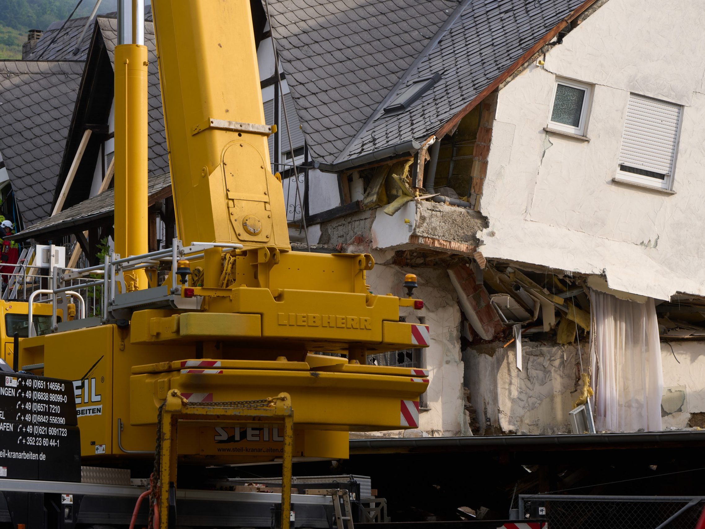 Ein Hotel-Einsturz in Kröv forderte mindestens zwei Tote. Ein Hotel-Einsturz in Kröv forderte mindestens zwei Tote.