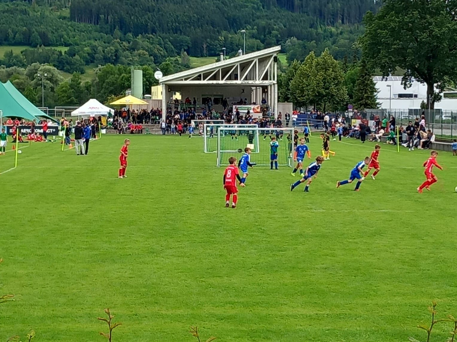 Am kommenden Wochenende wird die Sportanlage in der Sattaaser Au zum fünften Mal zum Zentrum des Nachwuchsfußballs. Das Jagdberg-Vorbereitungsturnier verspricht spannende Momente für junge Talente, ihre Familien und Fußballfans. Am kommenden Wochenende wird die Sportanlage in der Sattaaser Au zum fünften Mal zum Zentrum des Nachwuchsfußballs. Das Jagdberg-Vorbereitungsturnier verspricht spannende Momente für junge Talente, ihre Familien und Fußballfans.