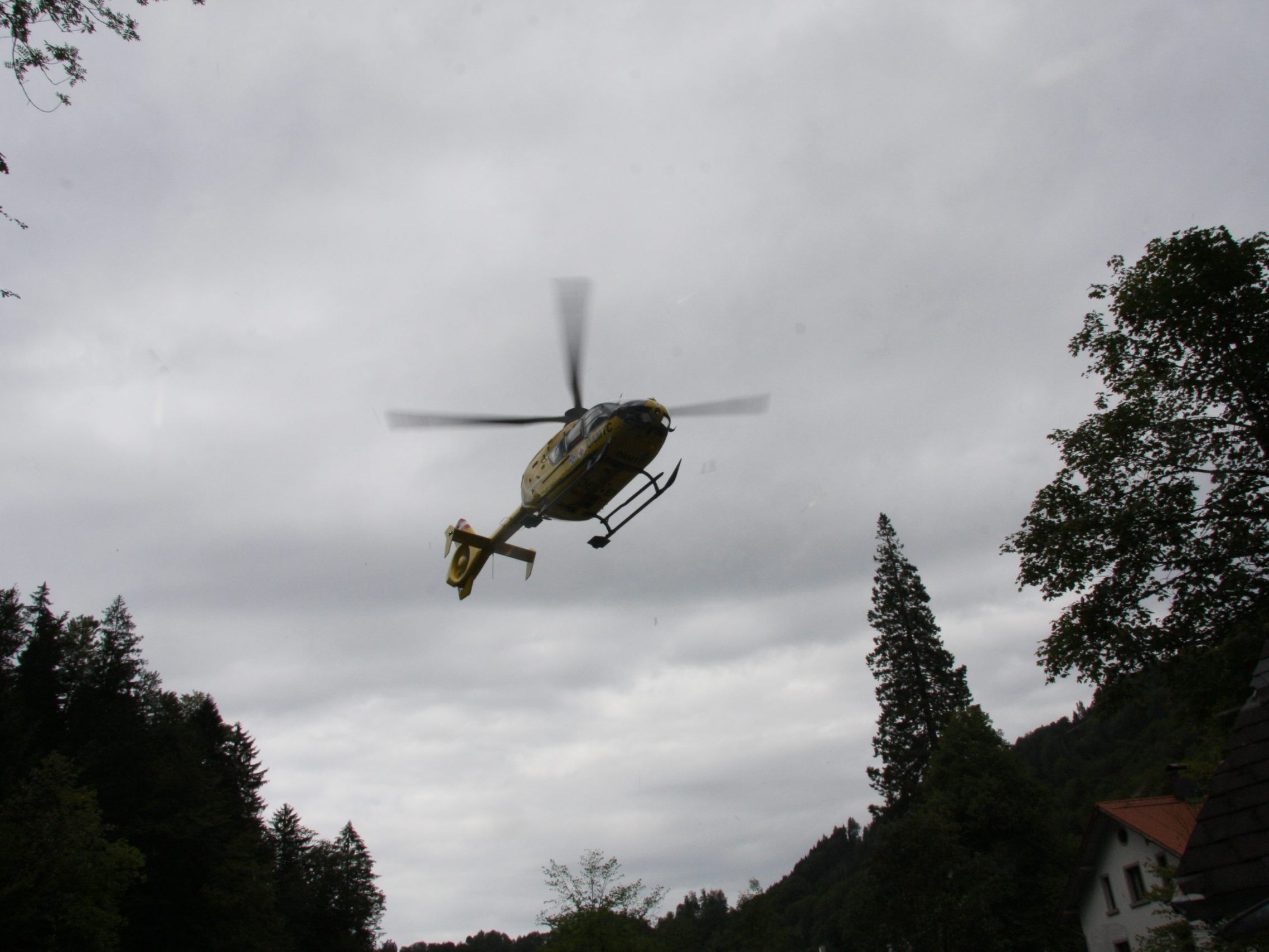 Mann musste mit dem Rettungshubschrauber ins Krankenhaus geflogen werden Mann musste mit dem Rettungshubschrauber ins Krankenhaus geflogen werden