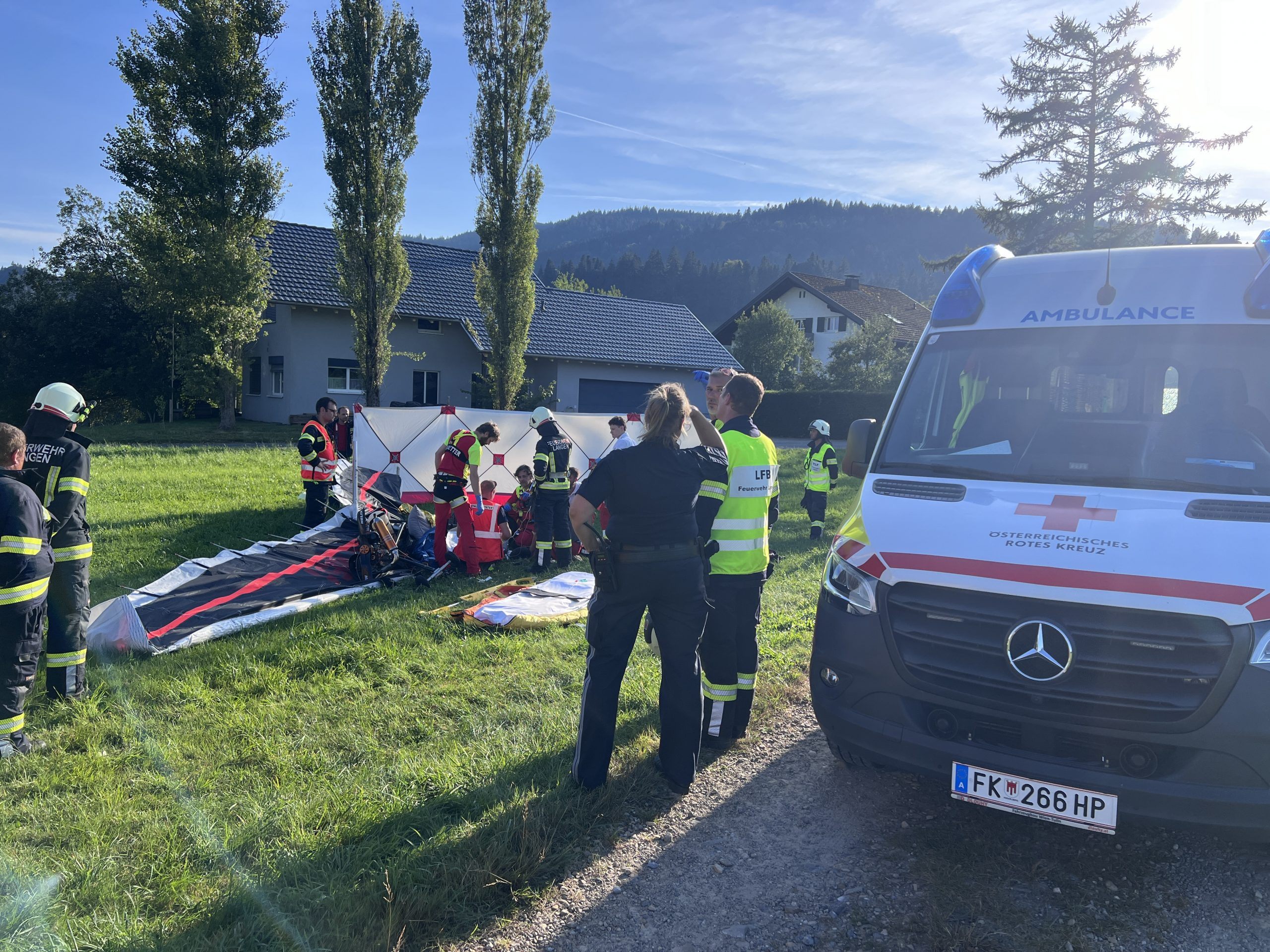Ein motorisierter Drachenflieger stürzte in Langen bei Bregenz ab. Ein motorisierter Drachenflieger stürzte in Langen bei Bregenz ab.